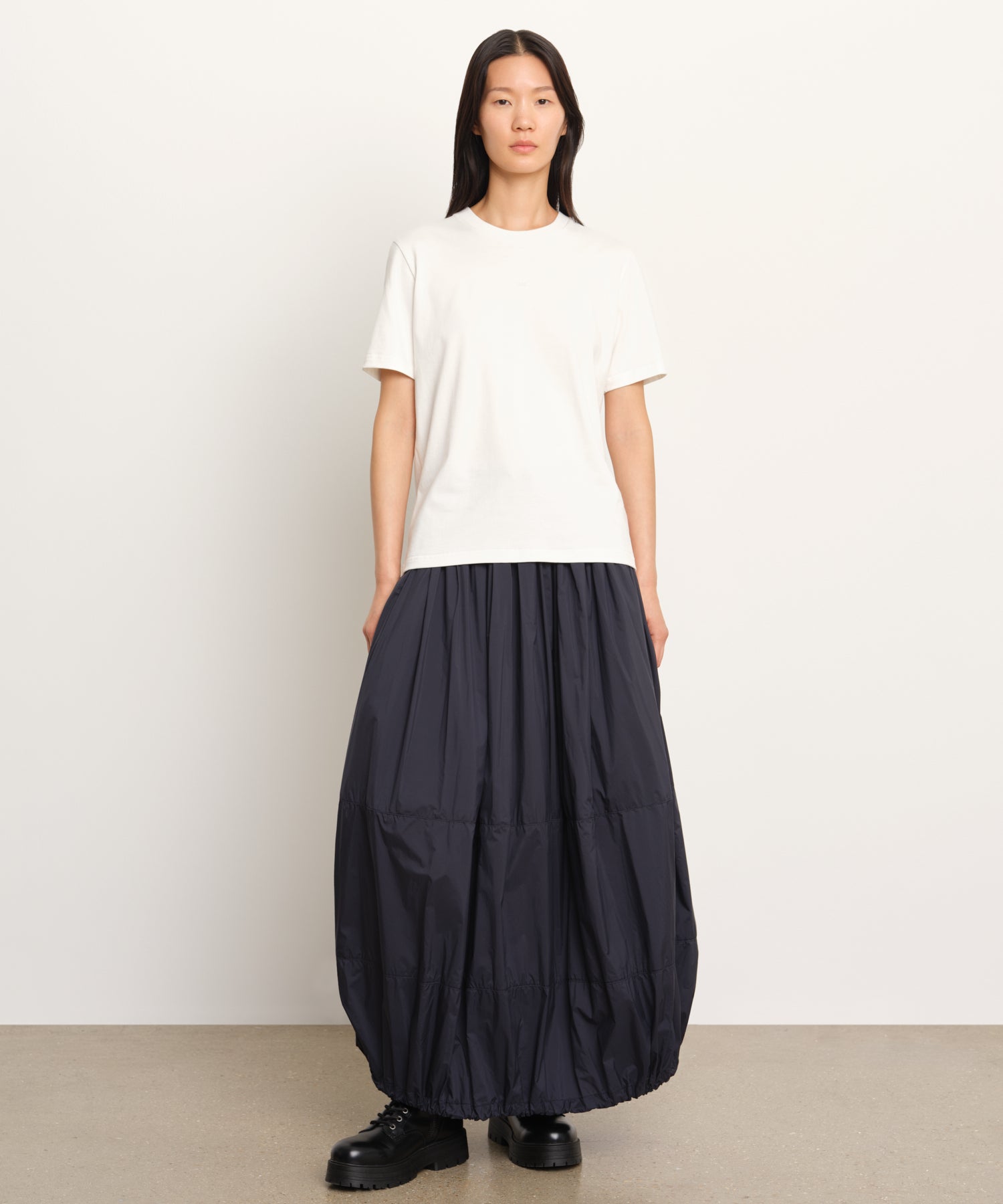 The model is 177 cm tall and is wearing a size 2 in IVORY.