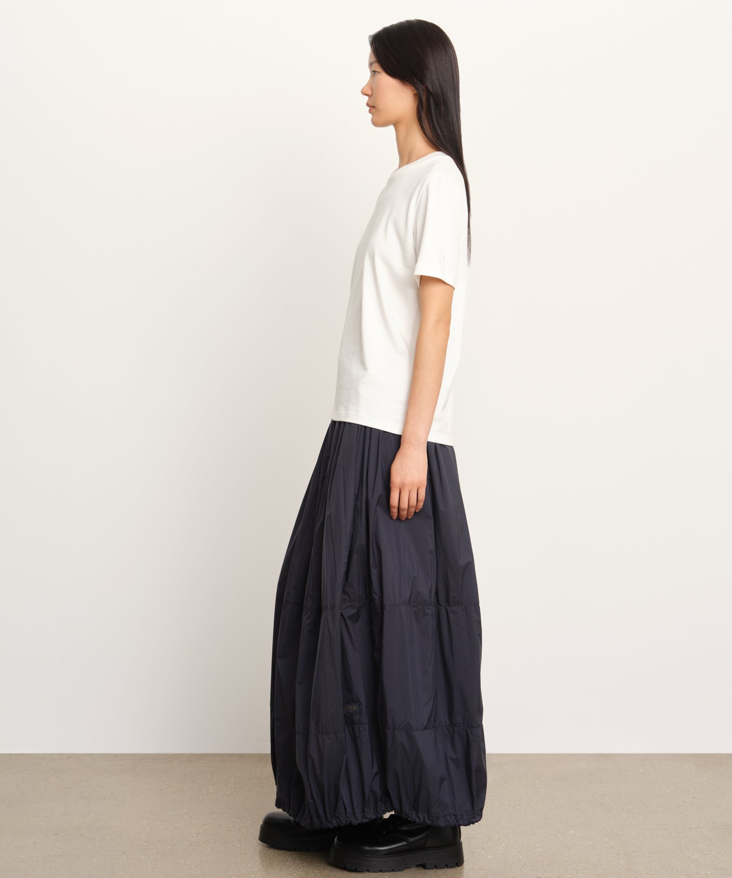 The model is 177 cm tall and is wearing a size 2 in IVORY.
