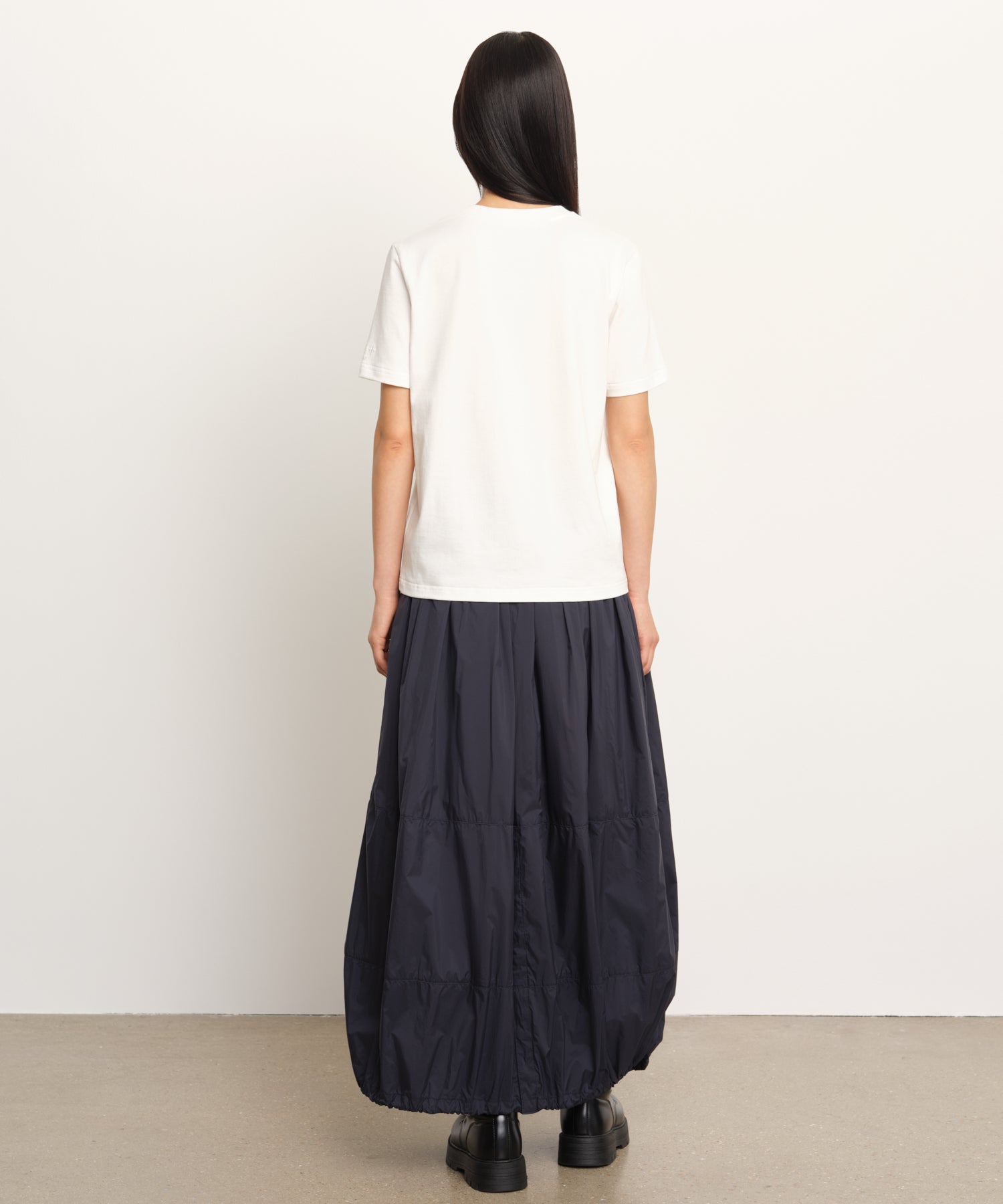 The model is 177 cm tall and is wearing a size 2 in IVORY.