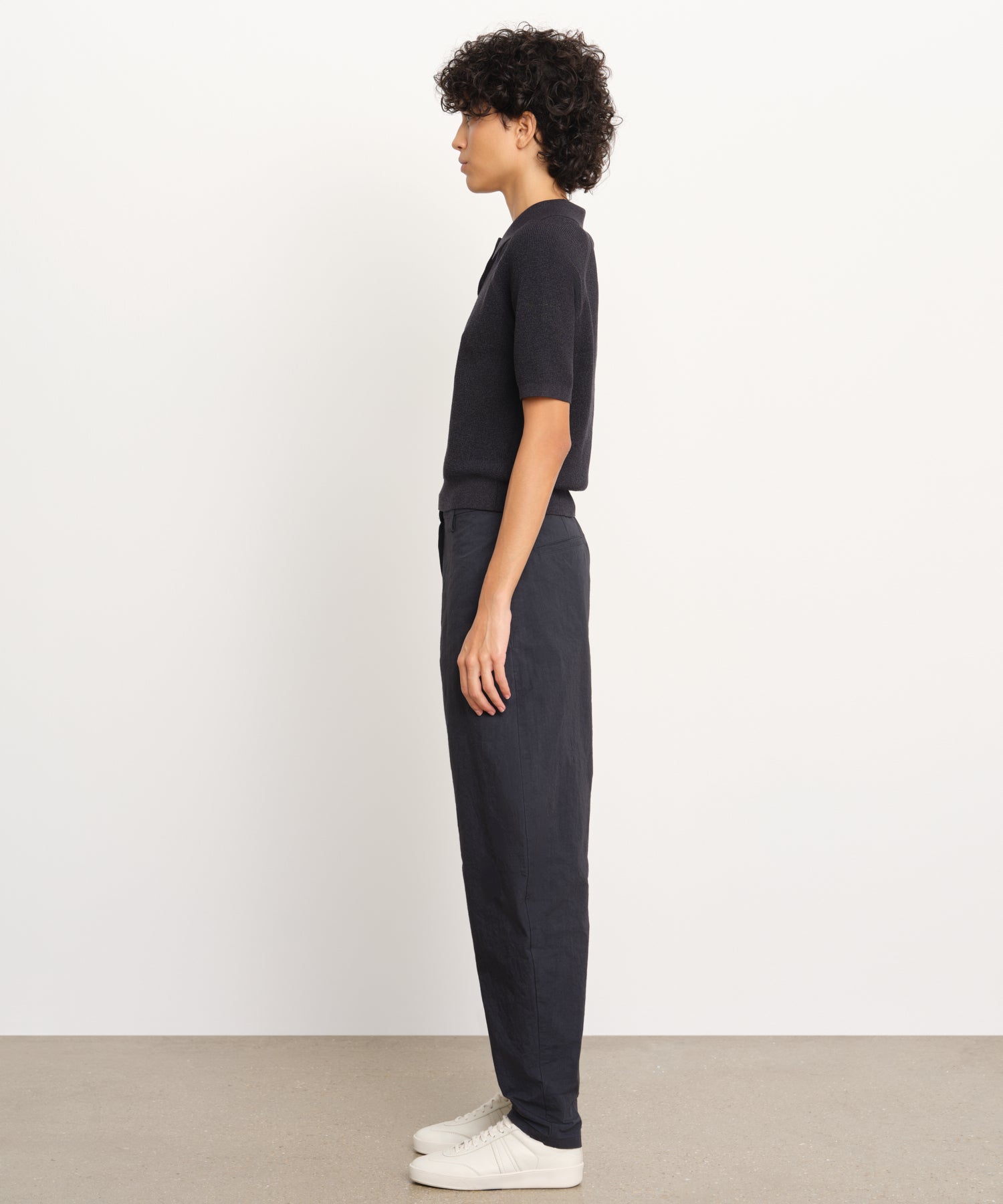 The model is 176 cm tall and is wearing a size 2 in DARK NAVY.