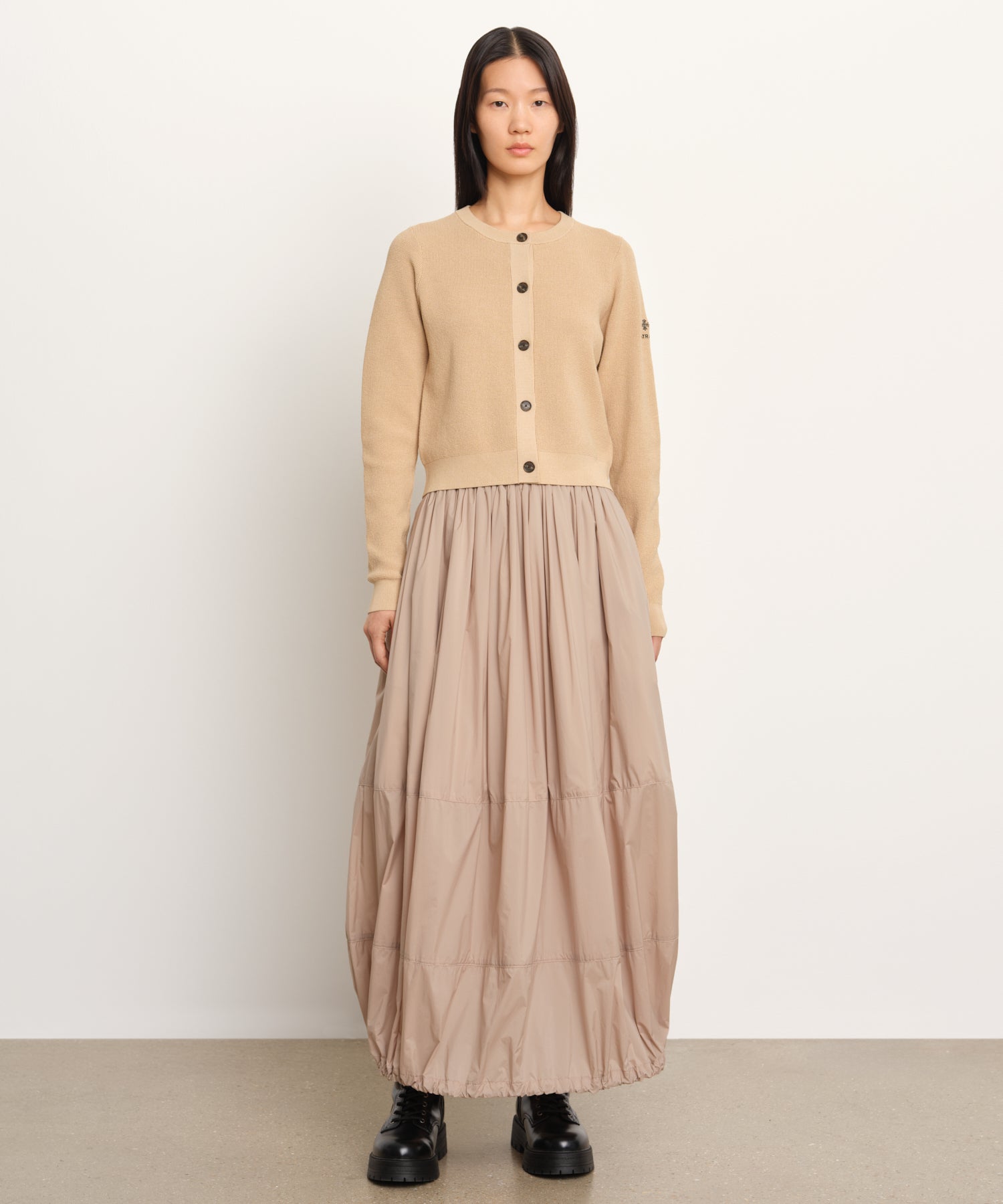 The model is 177 cm tall and is wearing a size 2 in BEIGE.