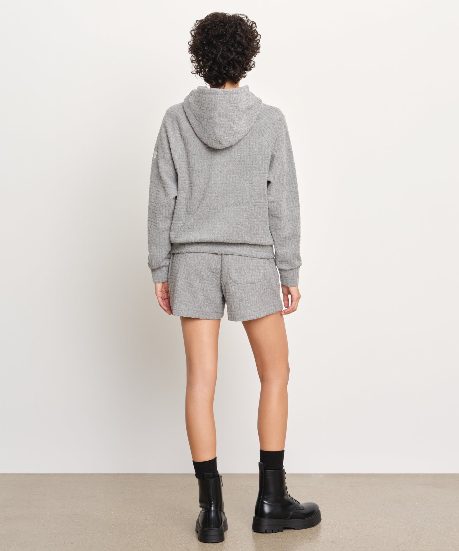 The model is 176 cm tall and is wearing a size 2 in LIGHT GRAY.