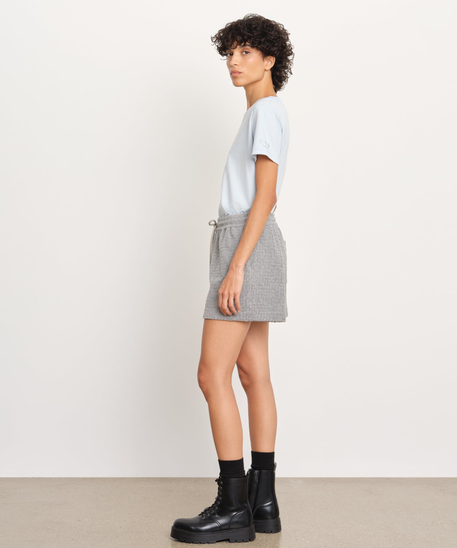 The model is 176 cm tall and is wearing a size 2 in LIGHT GRAY.