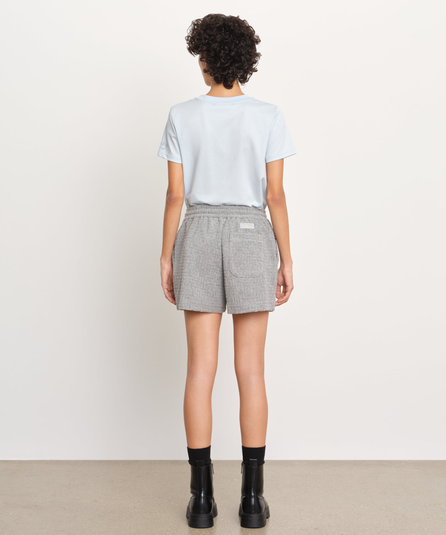 The model is 176 cm tall and is wearing a size 2 in LIGHT GRAY.
