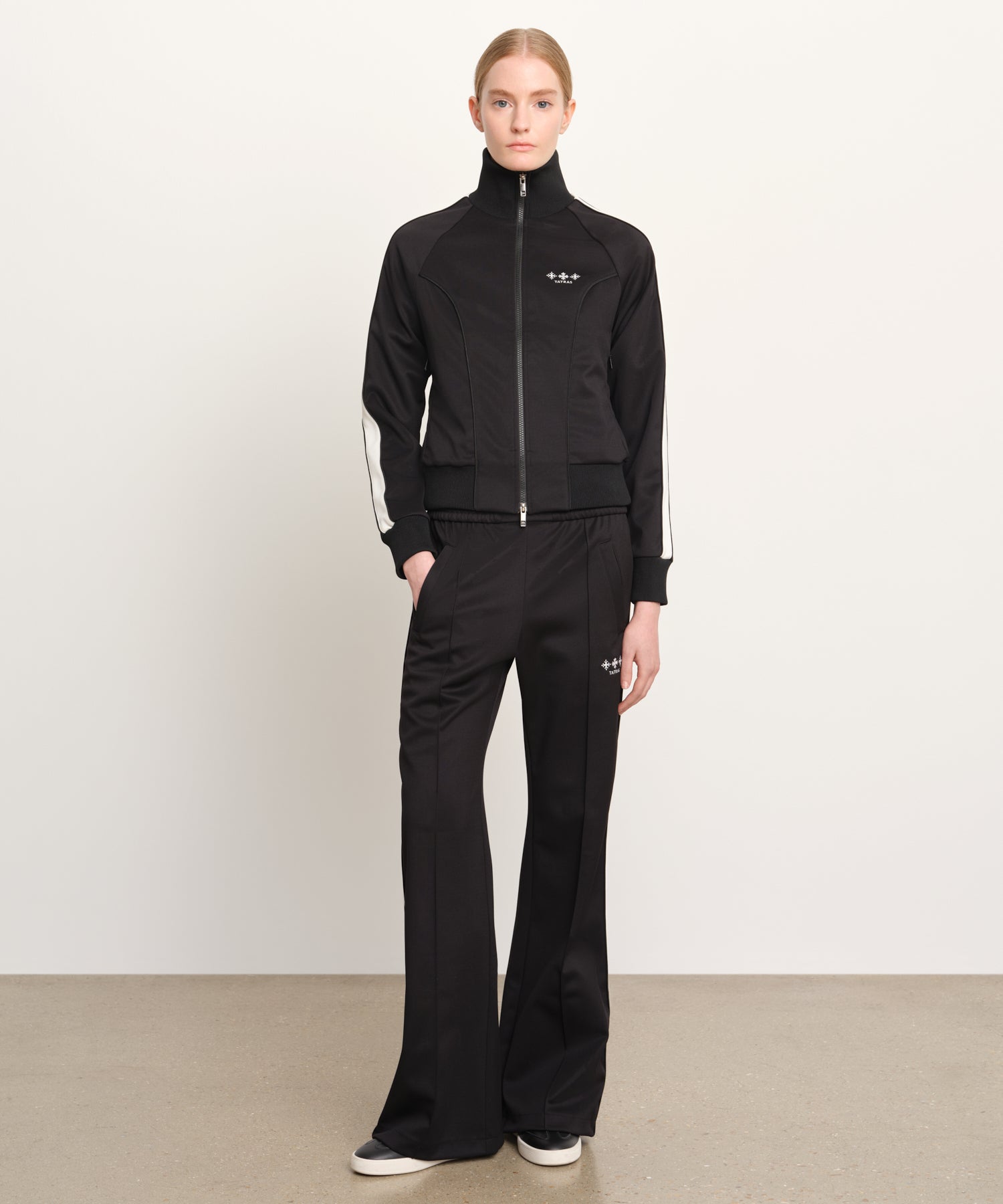 The model is 176 cm tall and is wearing a size 2 in BLACK.