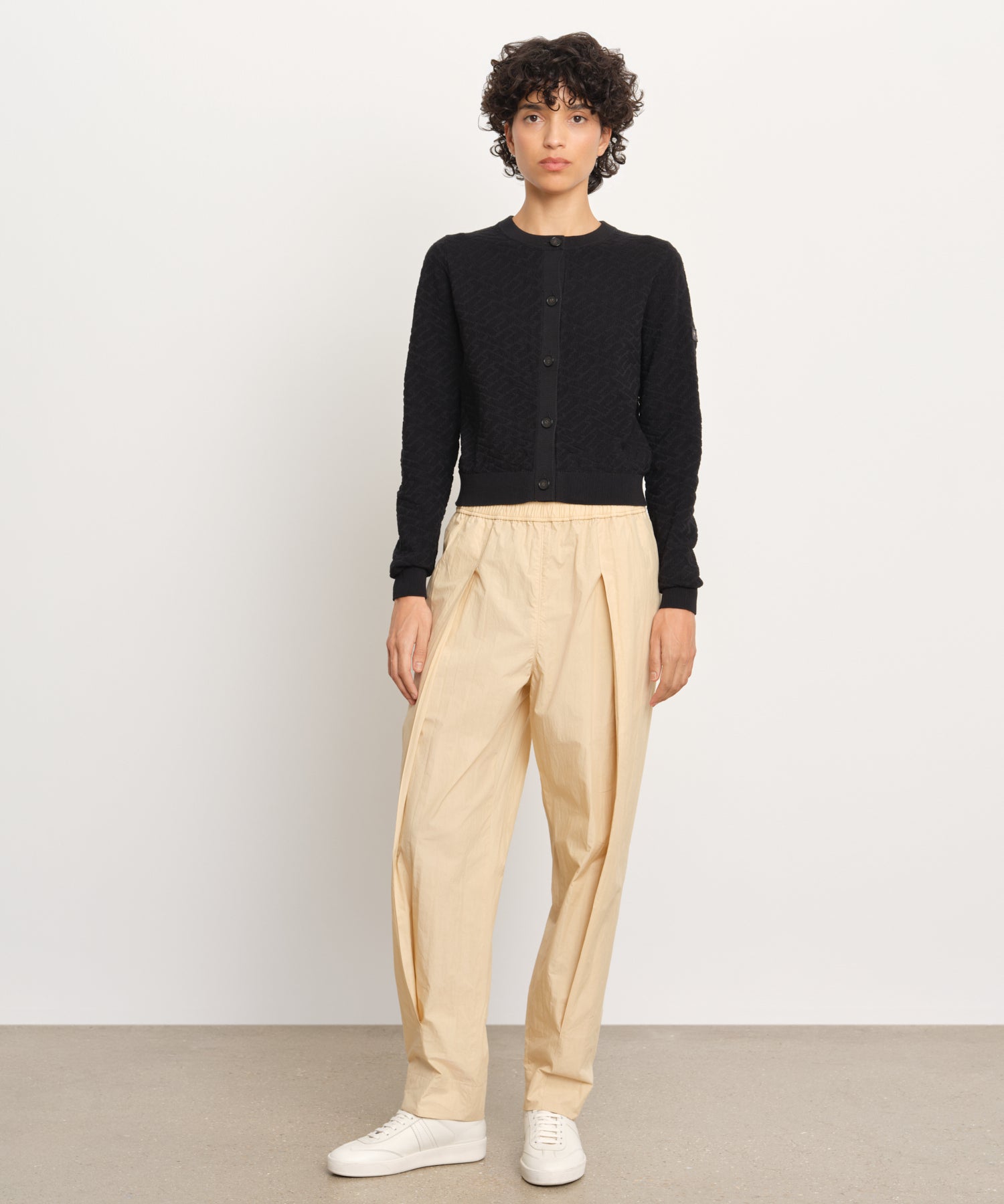 The model is 176 cm tall and is wearing a size 2 in BLACK.