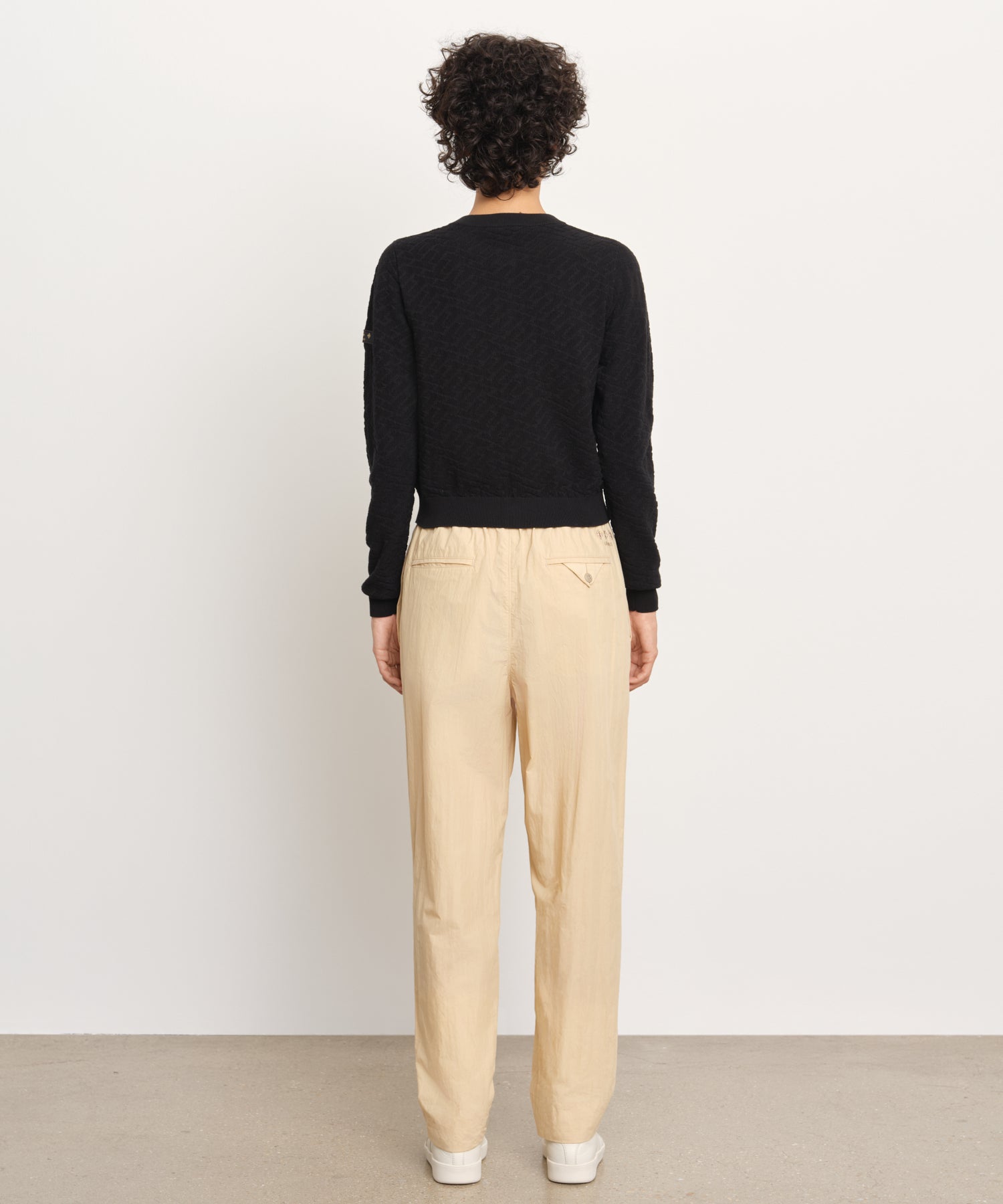 The model is 176 cm tall and is wearing a size 2 in BLACK.