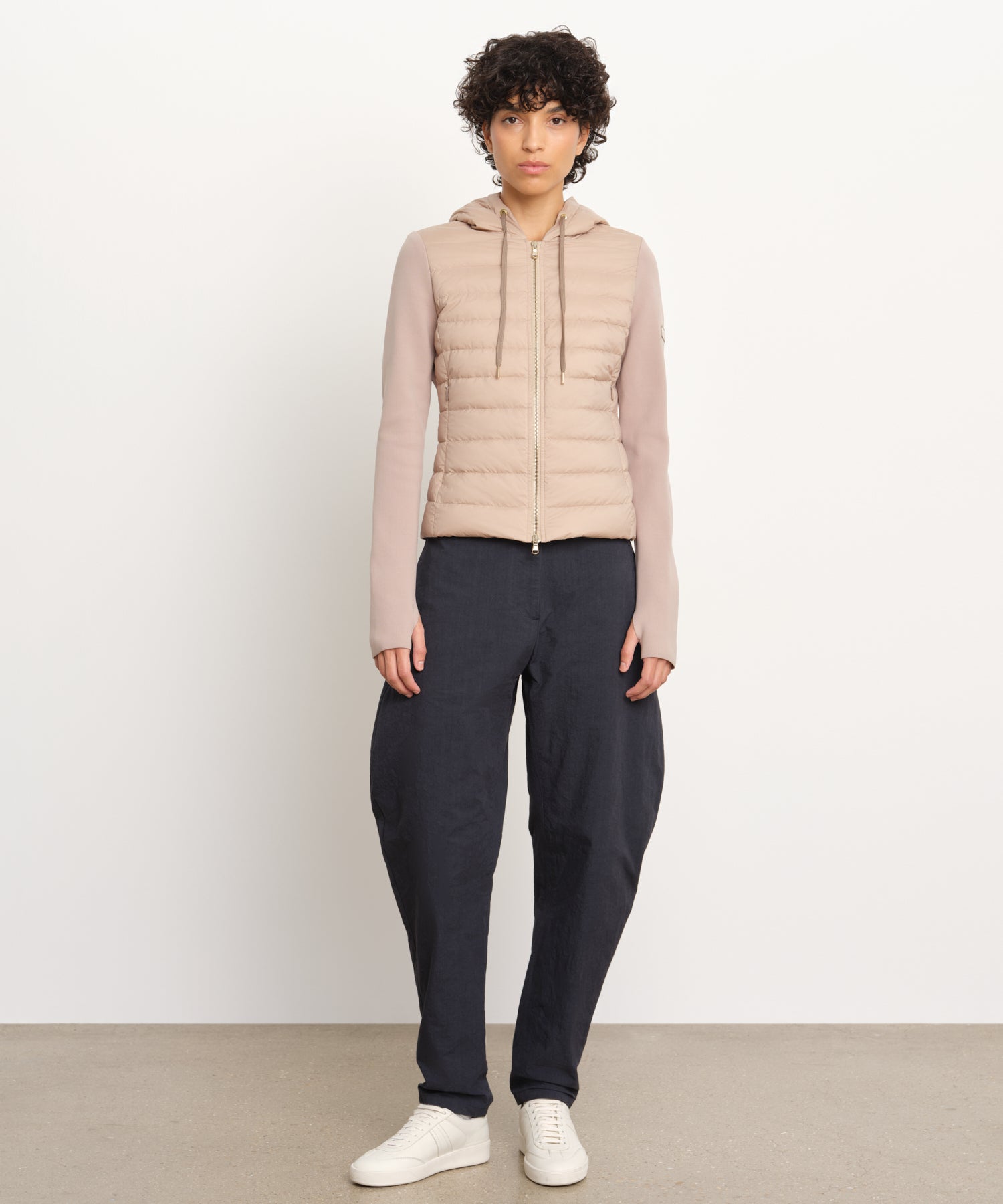 The model is 176 cm tall and is wearing a size 2 in Beige.