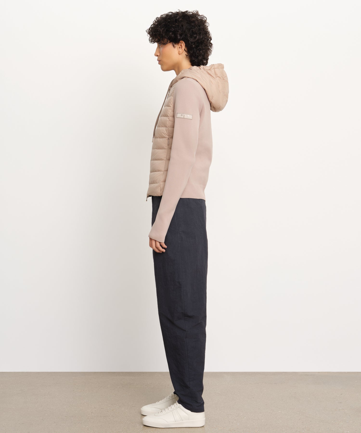 The model is 176 cm tall and is wearing a size 2 in Beige.