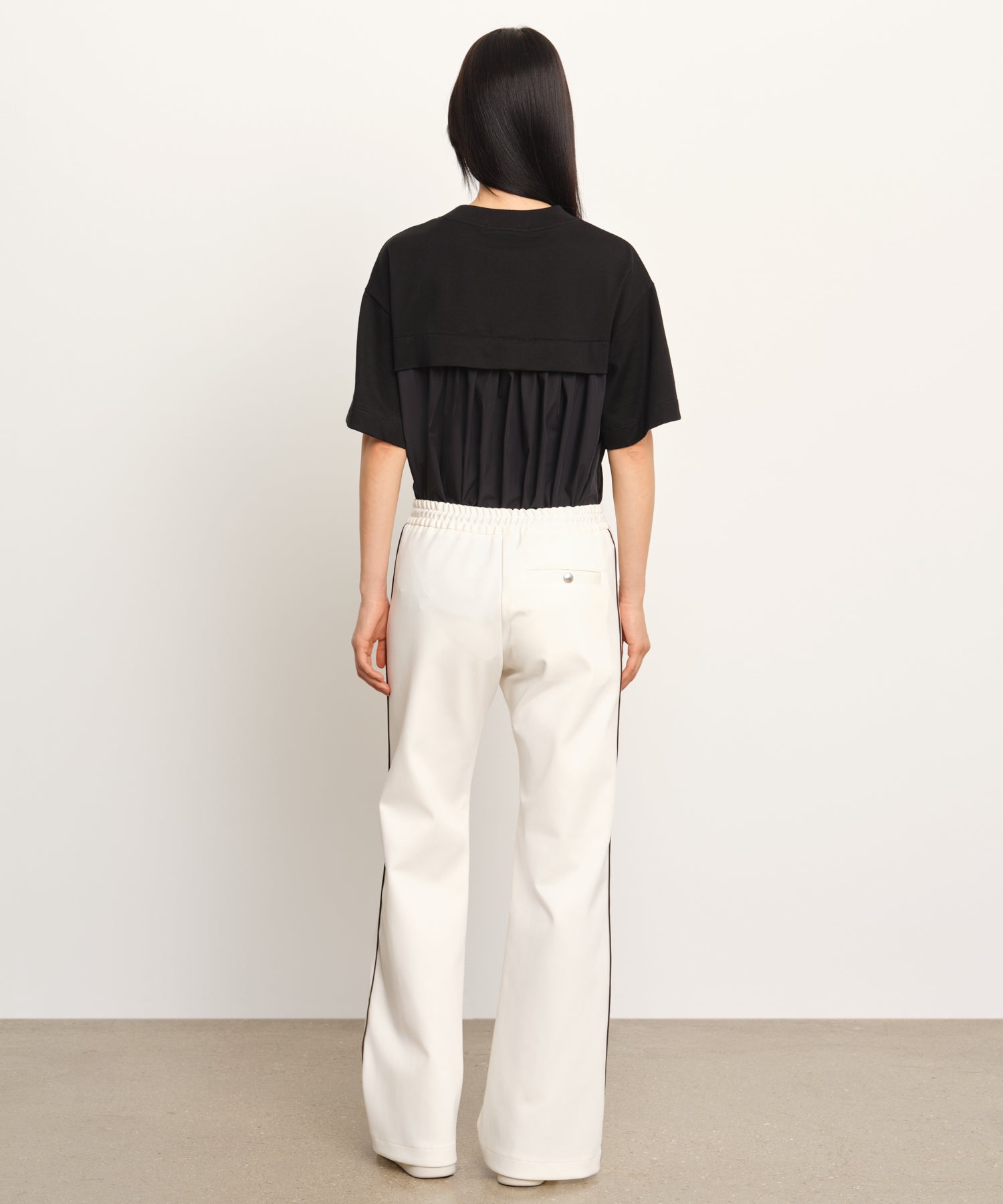 The model is 177 cm tall and is wearing a size 2 in IVORY.