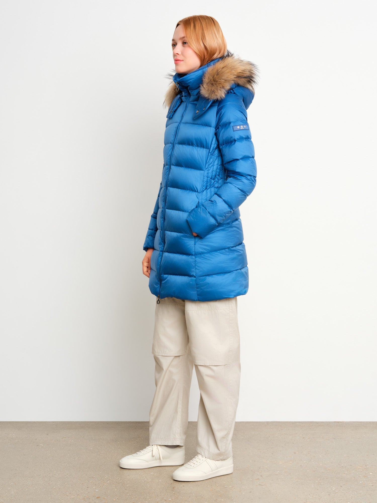 The model is 175 cm tall and is wearing a size 2 in Blue.