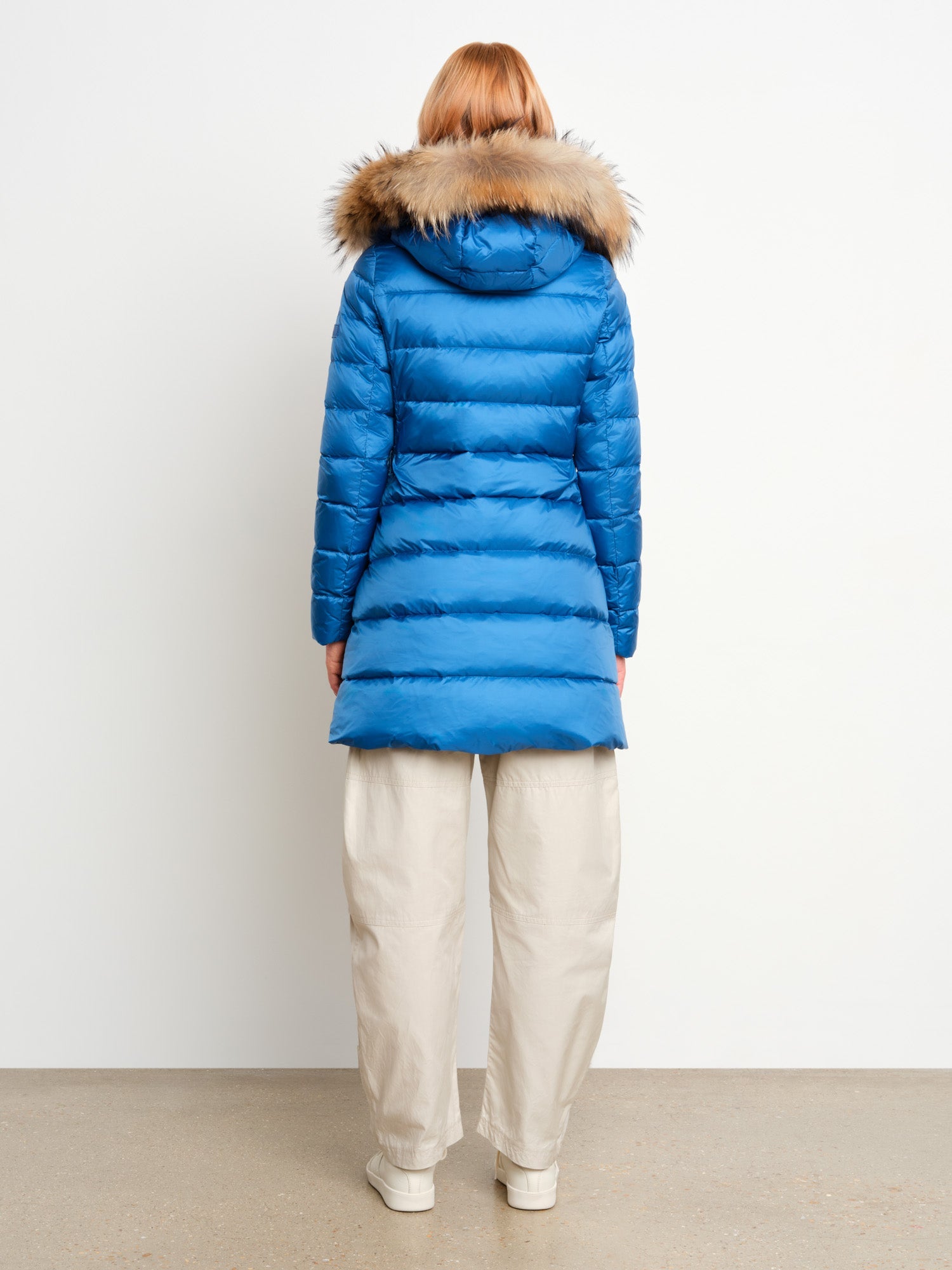 The model is 175 cm tall and is wearing a size 2 in Blue.