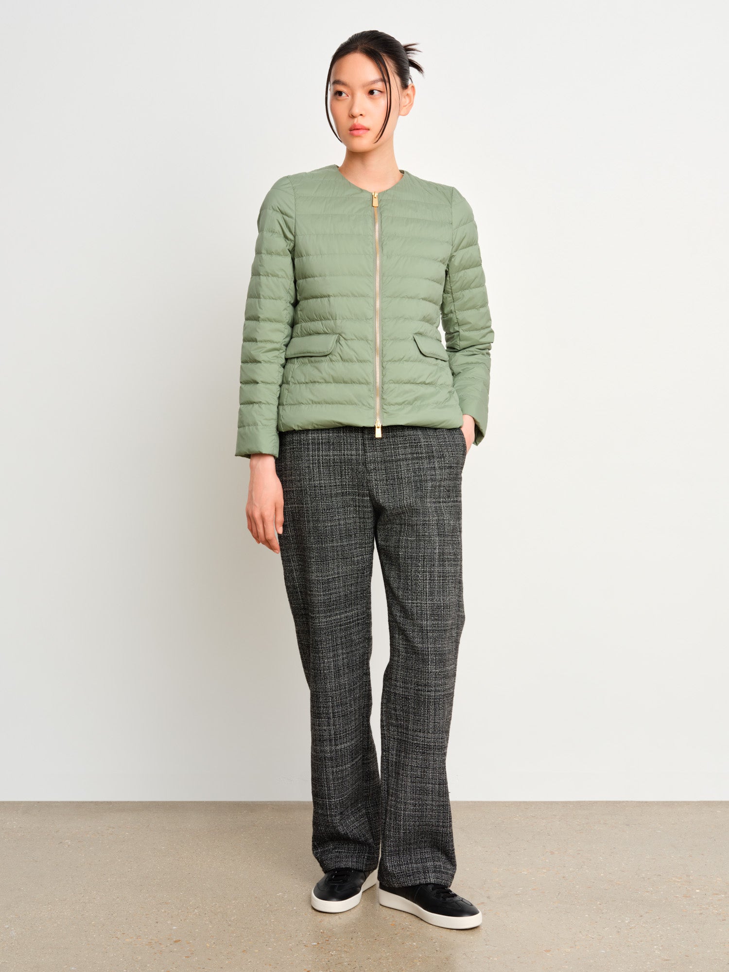 The model is 175 cm tall and is wearing a size 2 in Green.