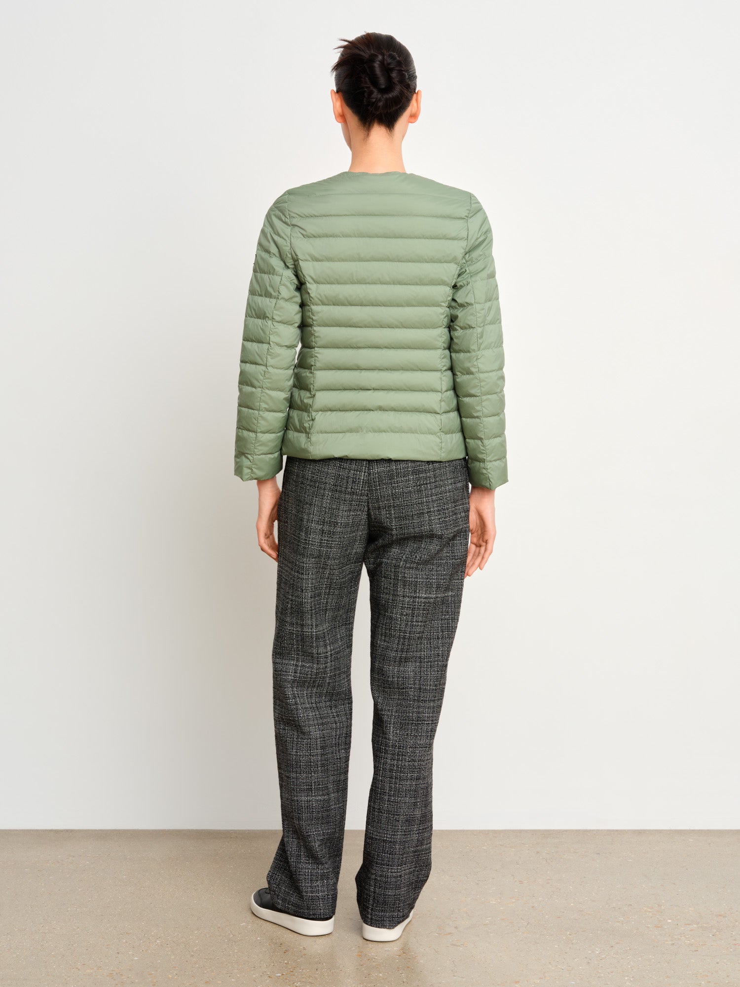 The model is 175 cm tall and is wearing a size 2 in Green.