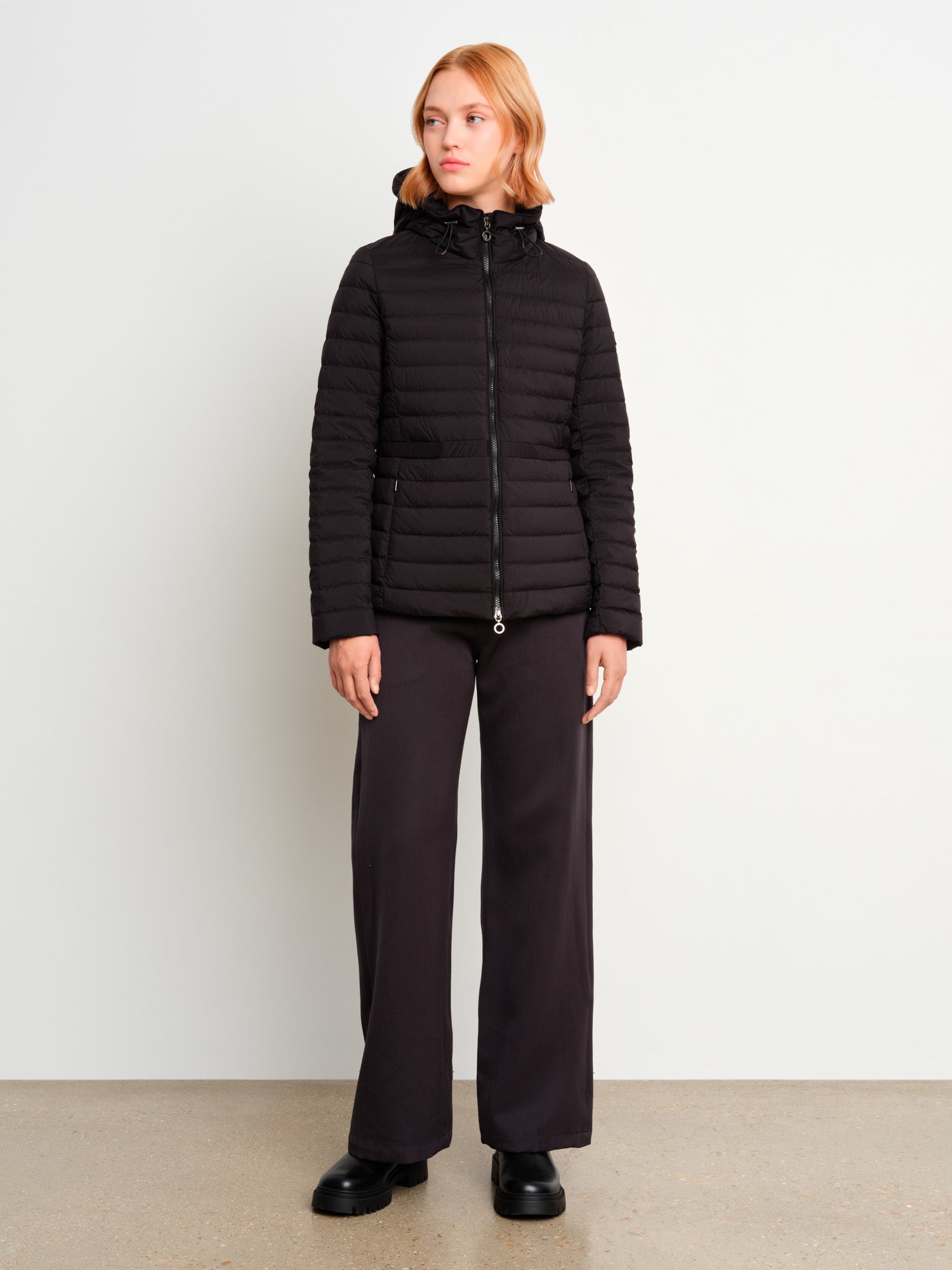 The model is 175 cm tall and is wearing a size 2 in Black.