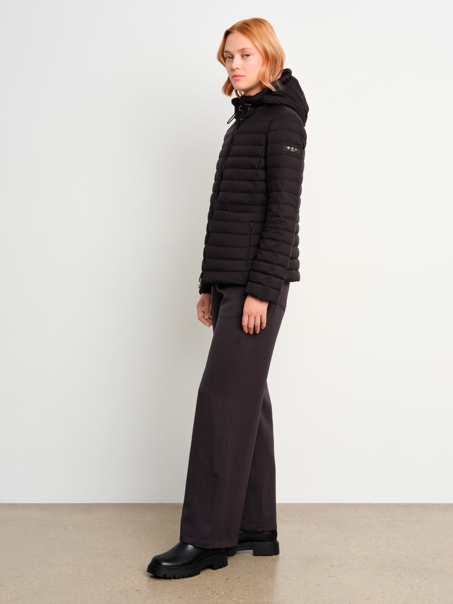 The model is 175 cm tall and is wearing a size 2 in Black.