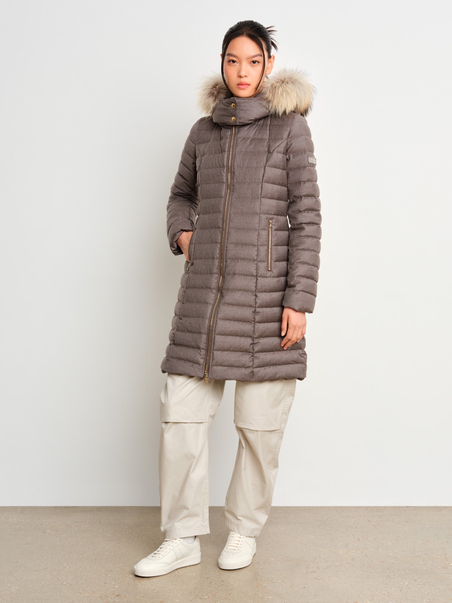 The model is 175 cm tall and is wearing a size 2 in Mocha.