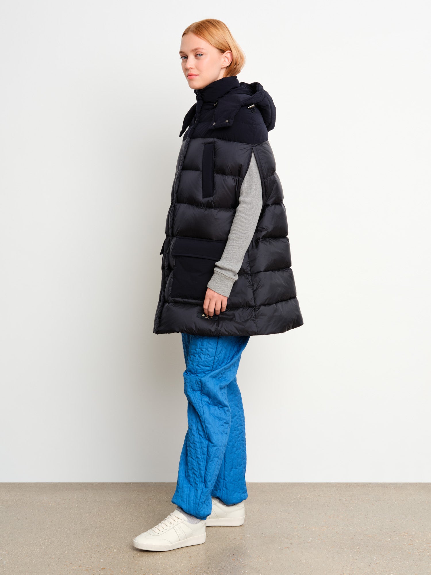 The model is 175 cm tall and is wearing a size 2 in Black.