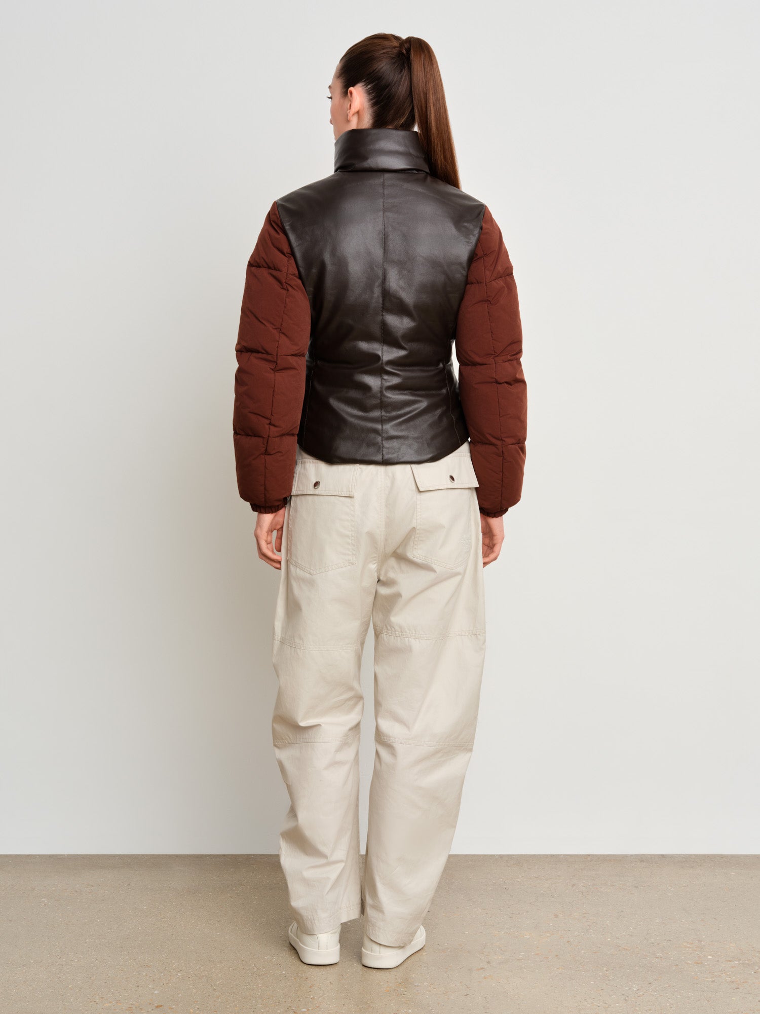 The model is 175 cm tall and is wearing a size 2 in Brown.