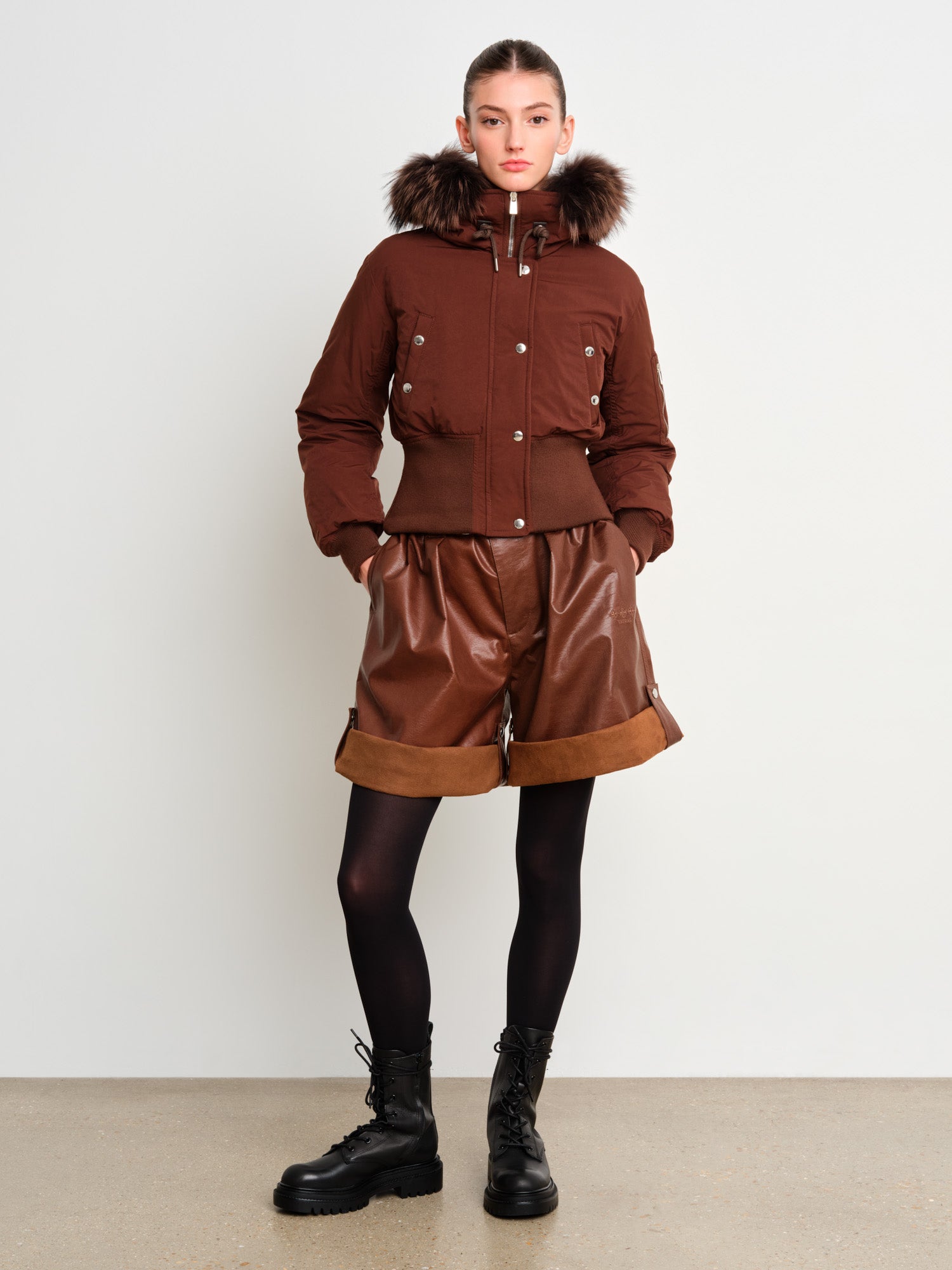 The model is 175 cm tall and is wearing a size 2 in Brown.