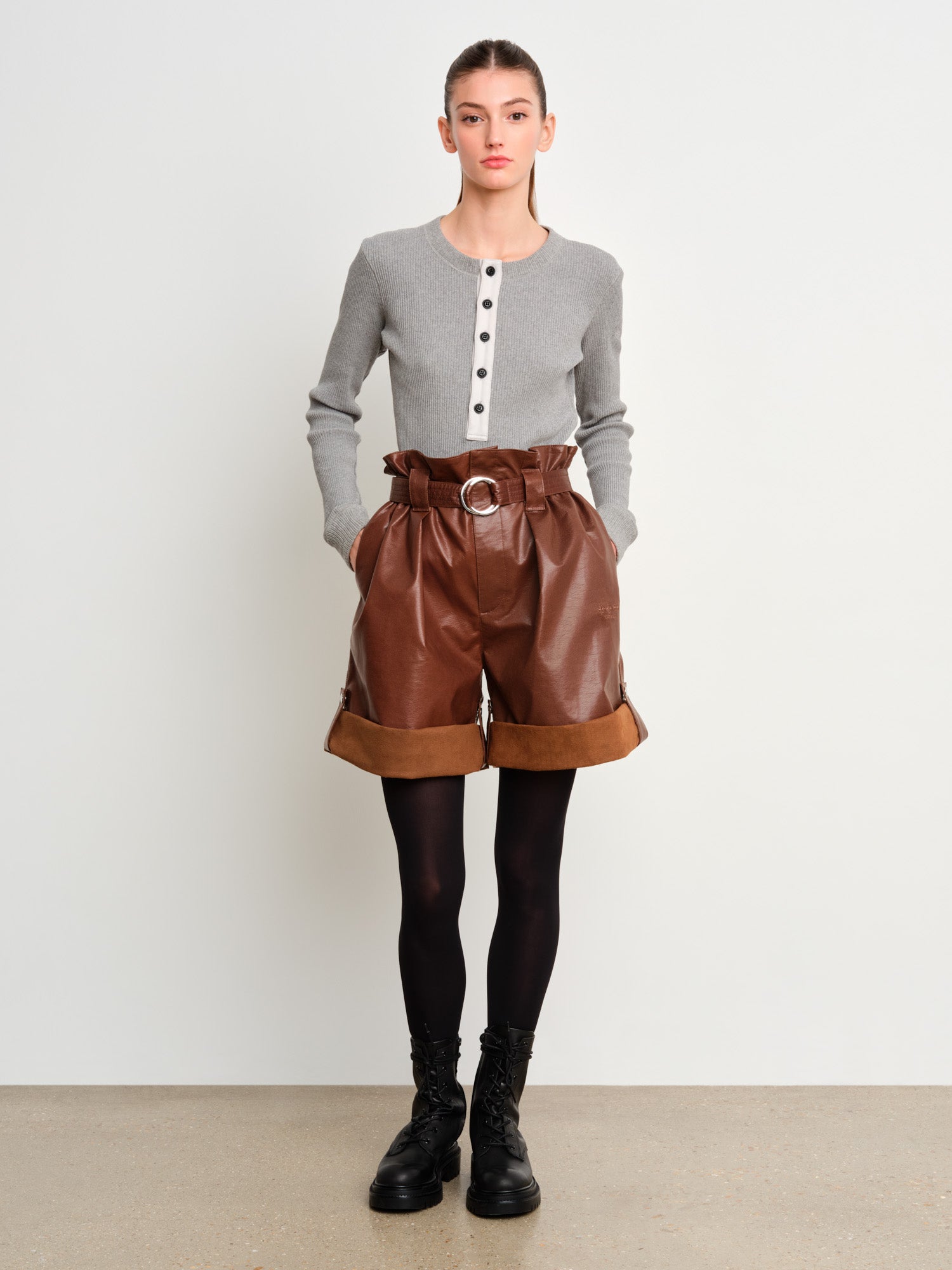 The model is 175 cm tall and is wearing a size 2 in Brown.