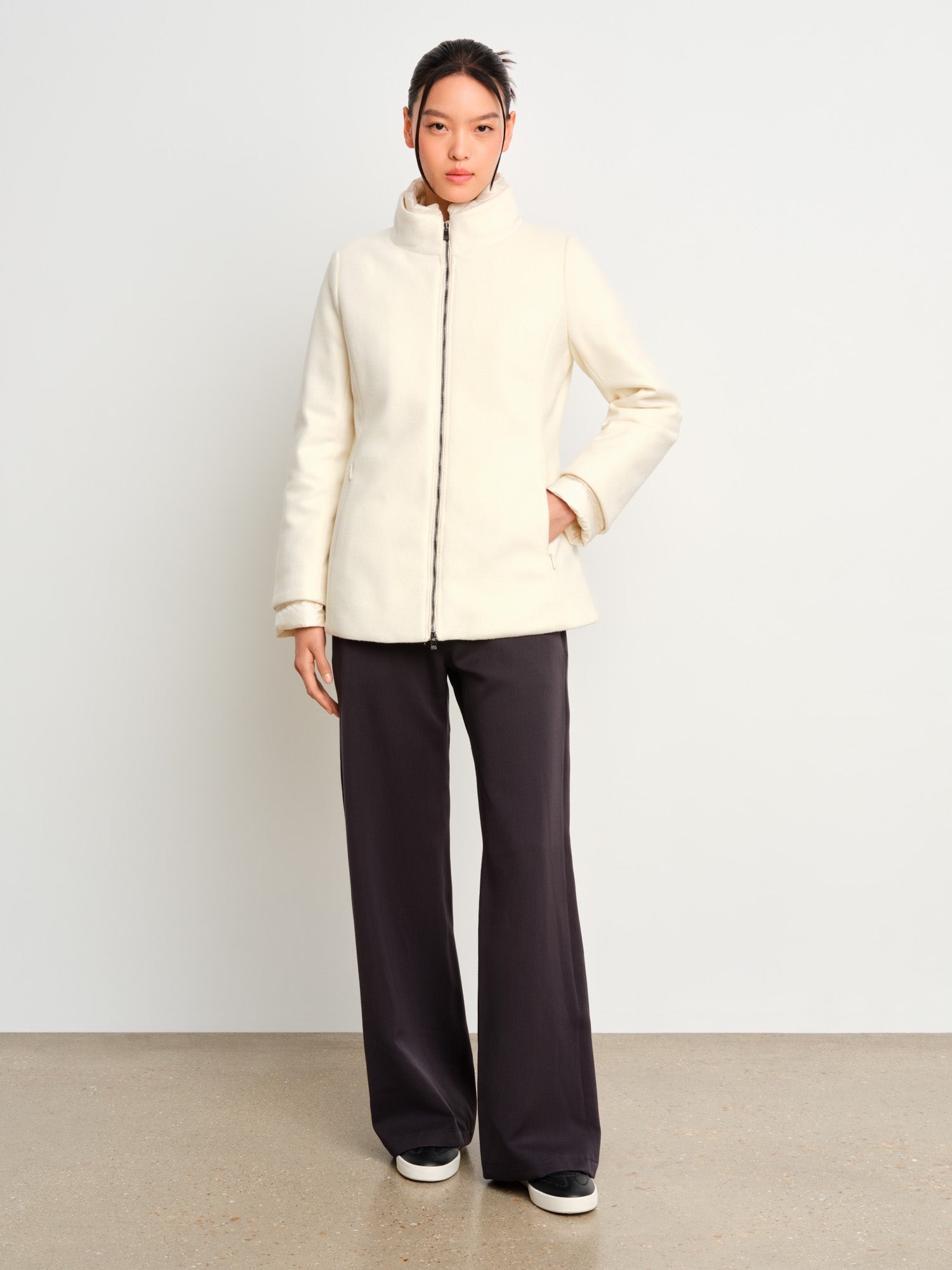 The model is 175 cm tall and is wearing a size 2 in Ivory.