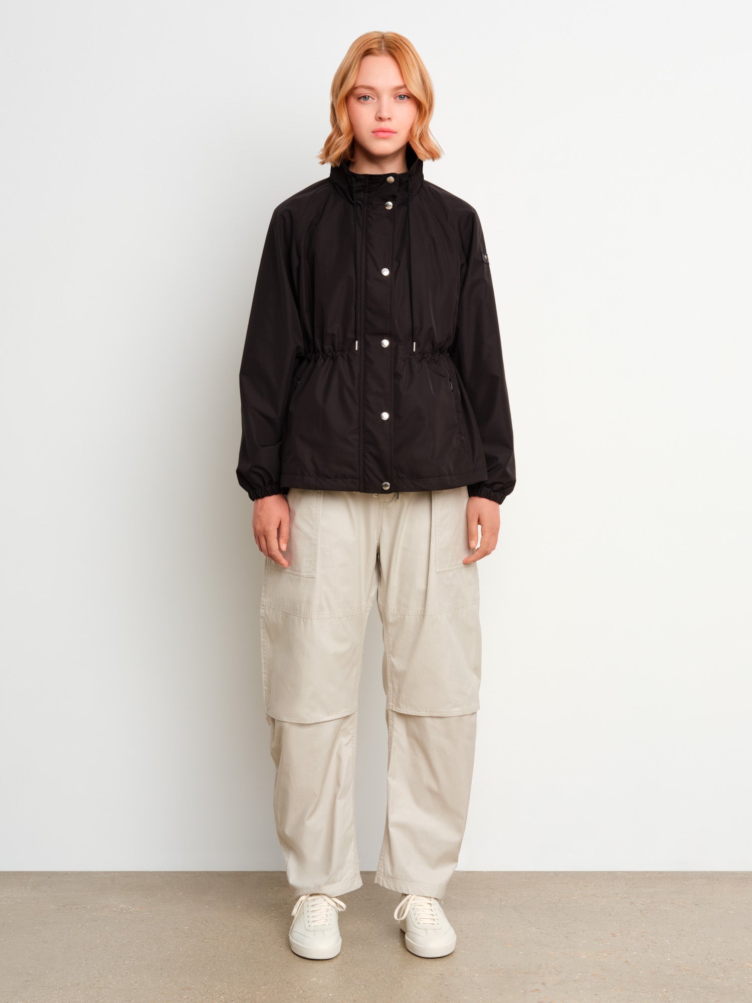 The model is 175 cm tall and is wearing a size 2 in Black.