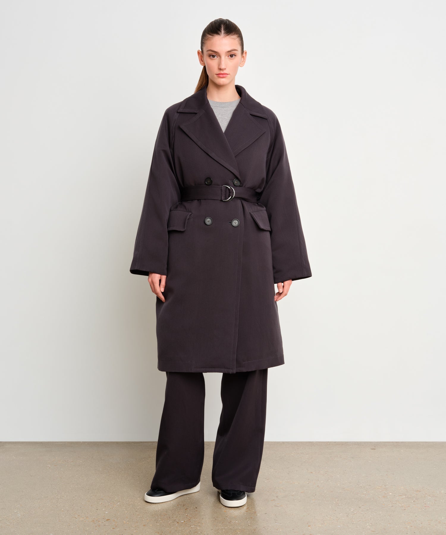 The model is 175 cm tall and is wearing a size 2 in Black.