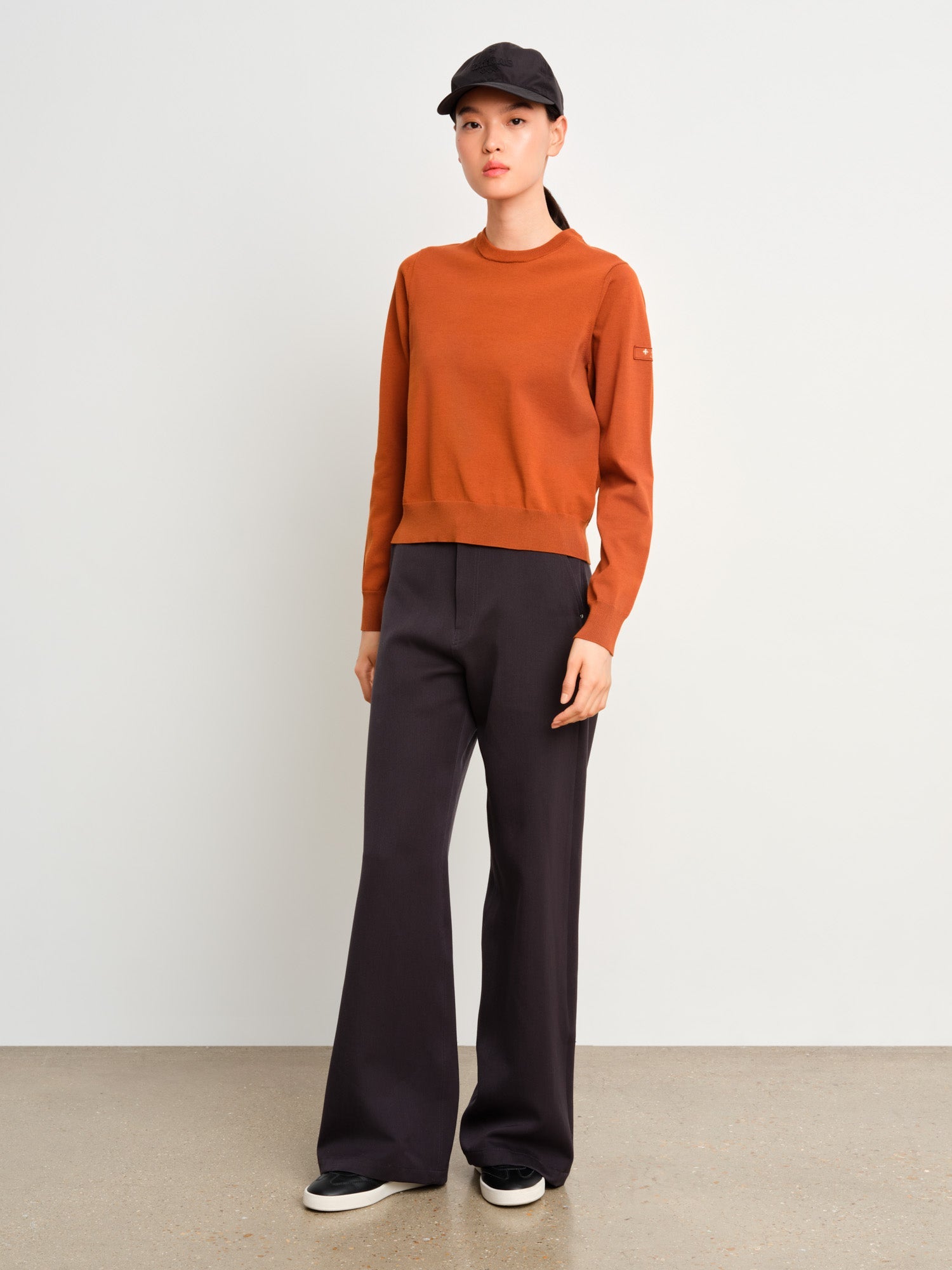 The model is 175 cm tall and is wearing a size 2 in Brown.