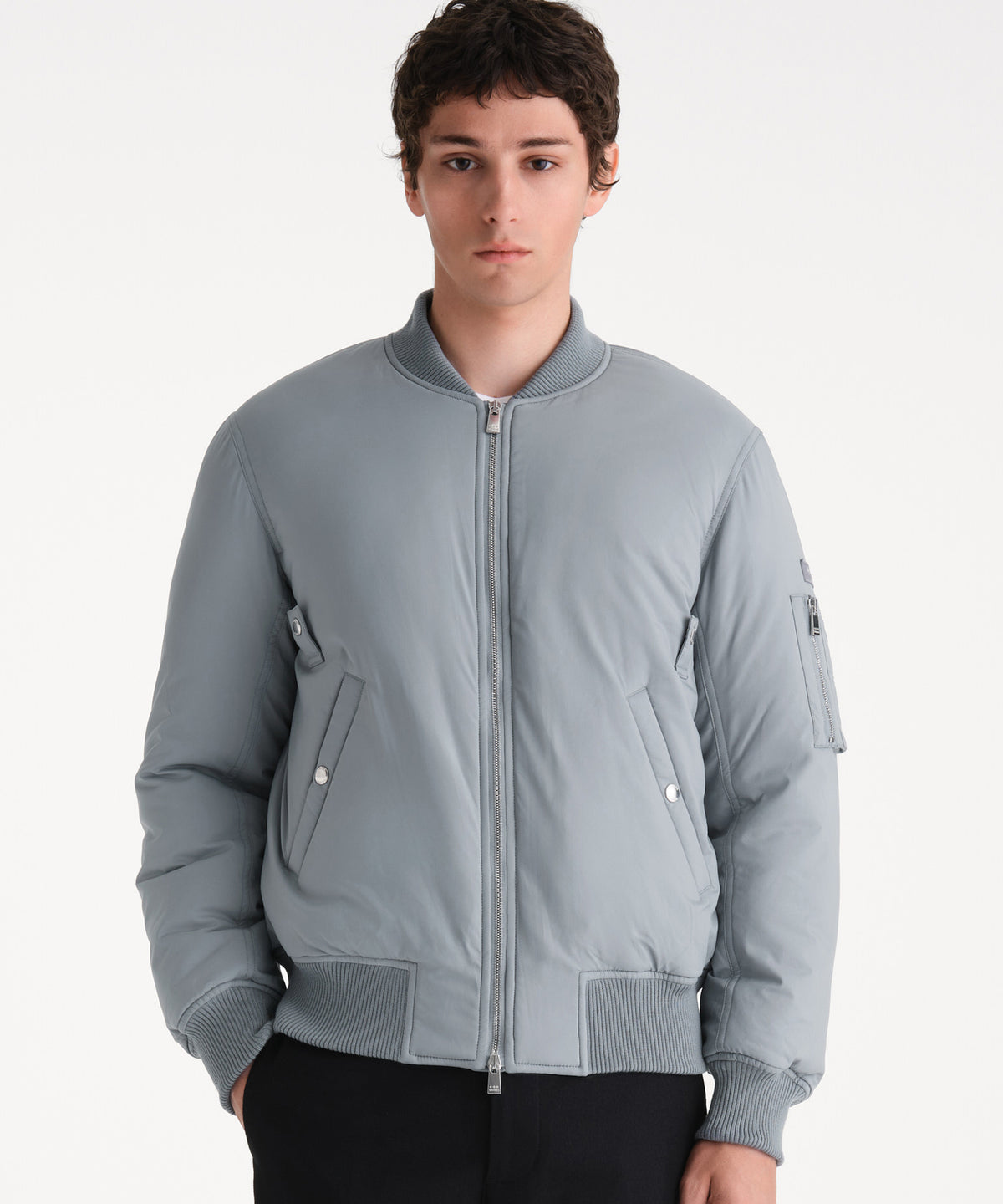 The model is 185 cm tall and is wearing a size 3 in GRAY.