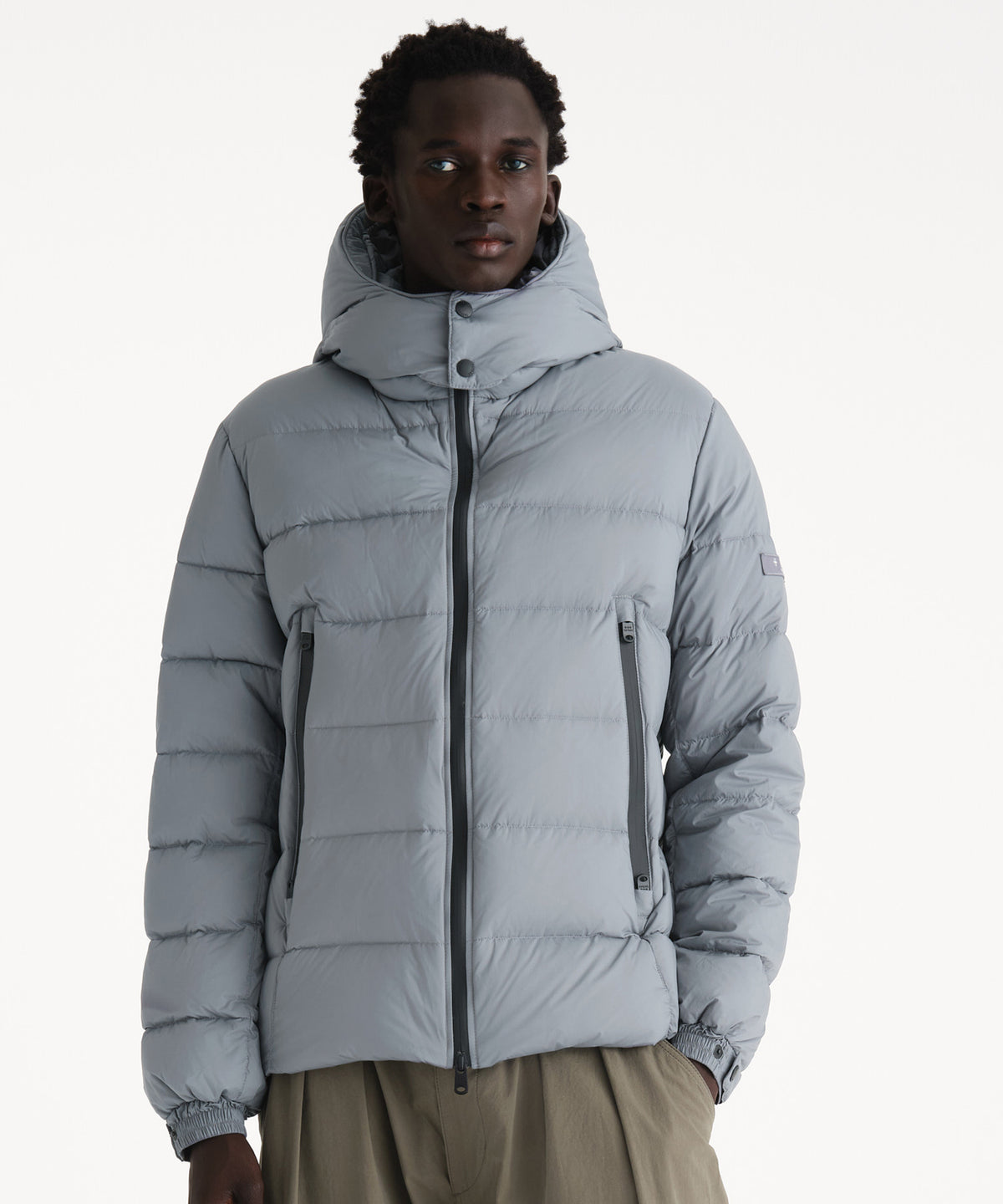 The model is 186 cm tall and is wearing a size 3 in GRAY.