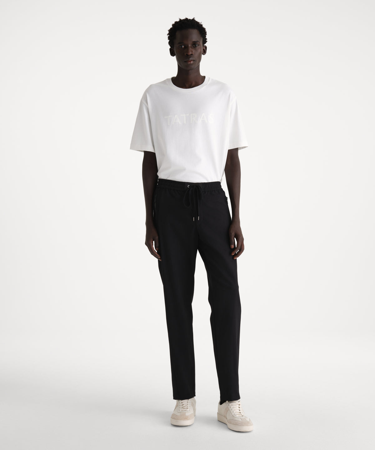 The model is 186 cm tall and is wearing a size 3 in BLACK.