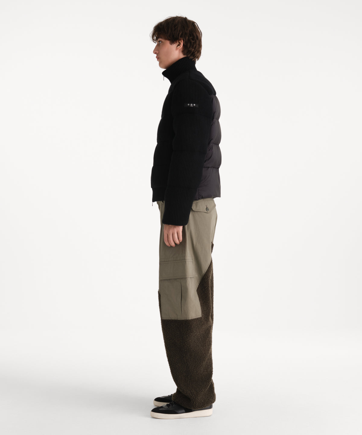The model is 190 cm tall and is wearing a size 3 in BLACK.