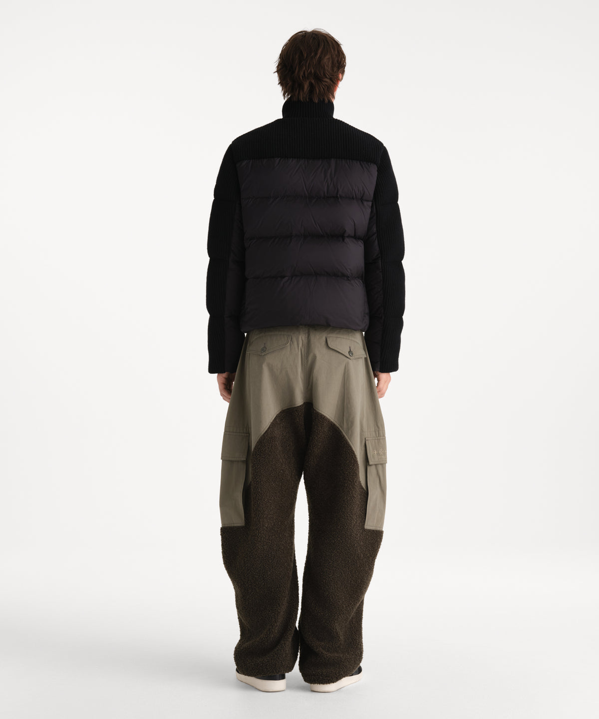 The model is 190 cm tall and is wearing a size 3 in BLACK.