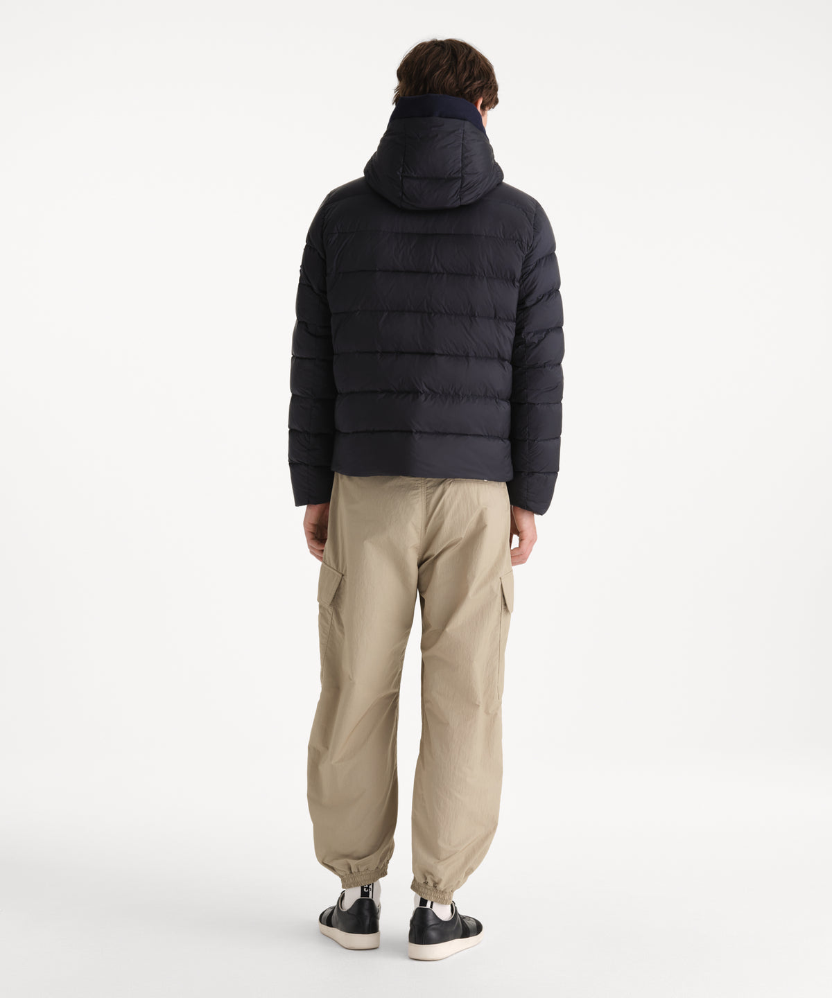 The model is 190 cm tall and is wearing a size 3 in NAVY.