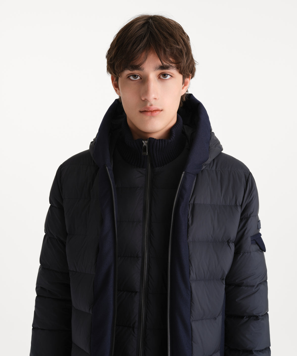 The model is 190 cm tall and is wearing a size 3 in NAVY.