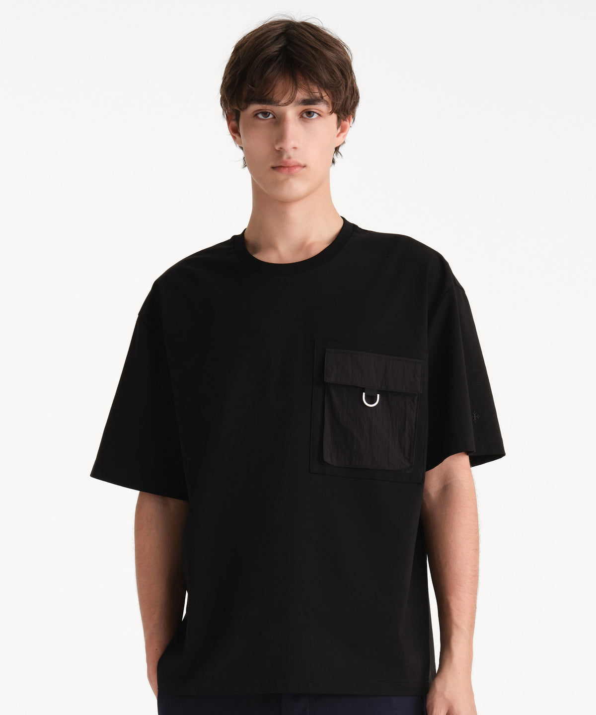 The model is 190 cm tall and is wearing a size 3 in BLACK.