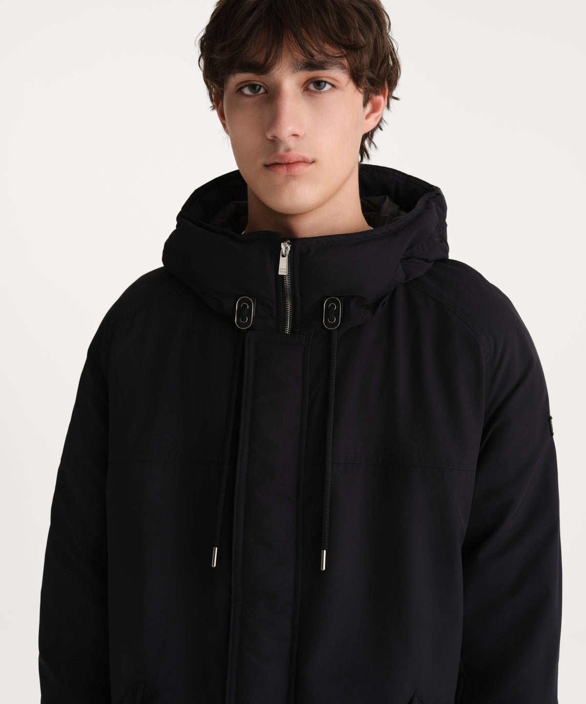 The model is 190 cm tall and is wearing a size 3 in BLACK.