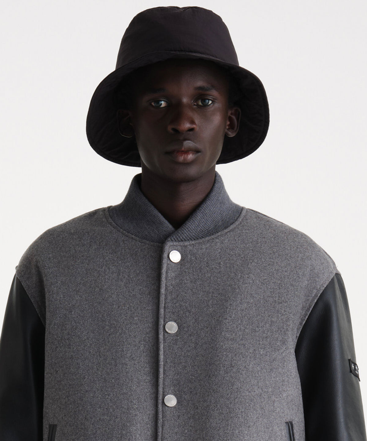 The model is 186 cm tall and is wearing free size in BLACK.