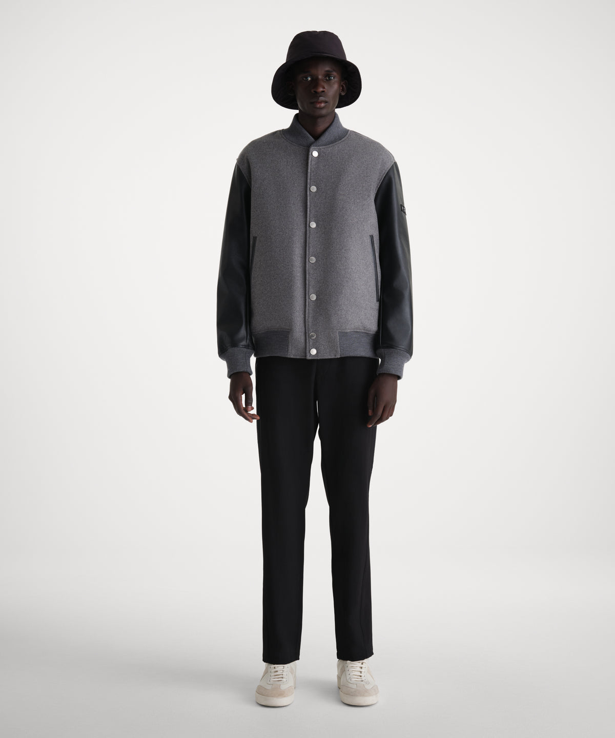 The model is 186 cm tall and is wearing free size in BLACK.