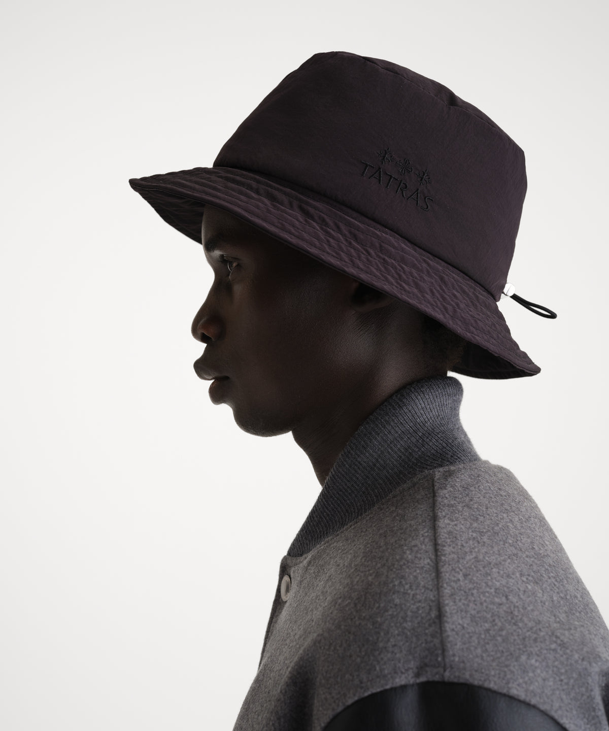 The model is 186 cm tall and is wearing free size in BLACK.
