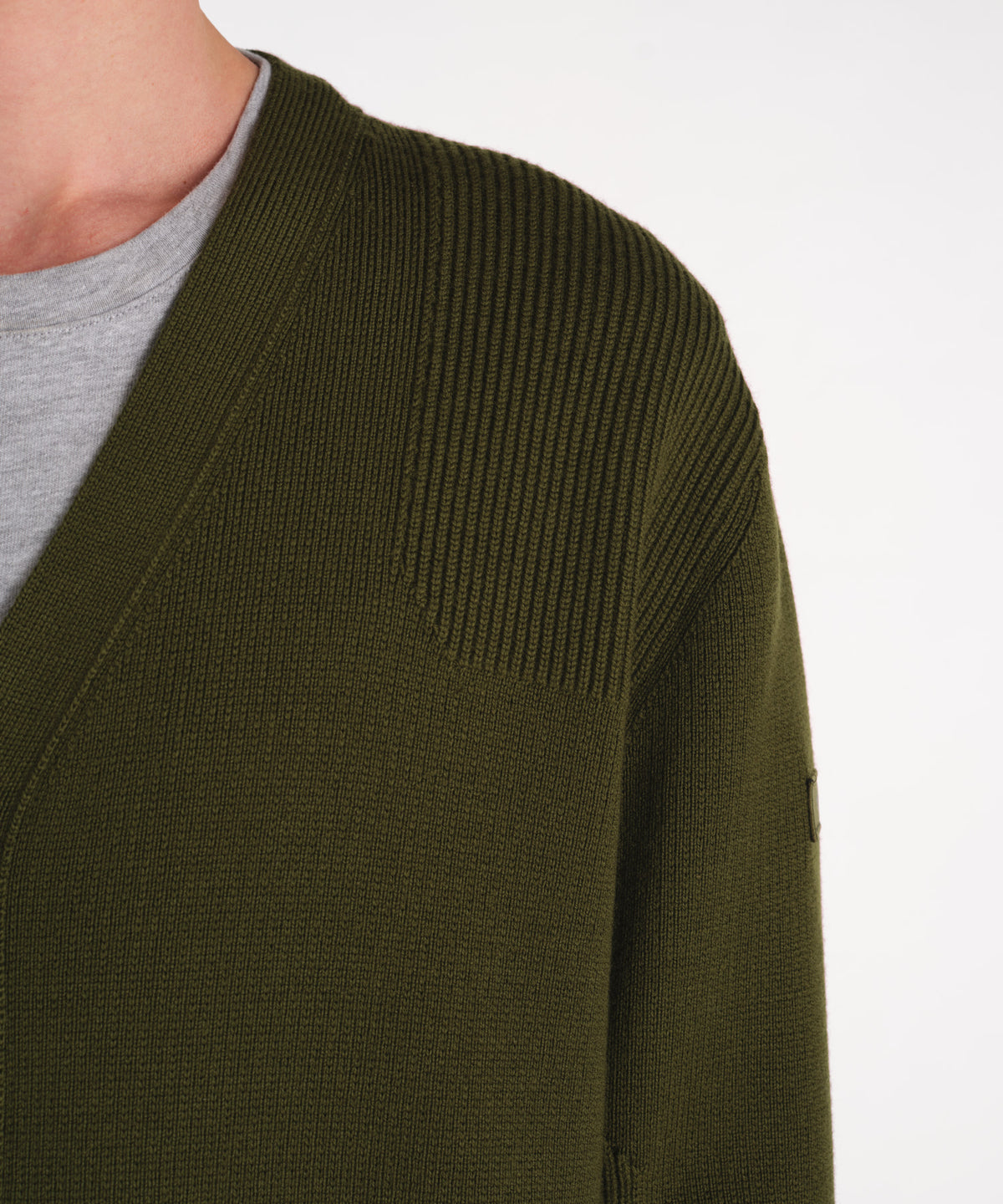 AISNE V-Neck Cardigan
