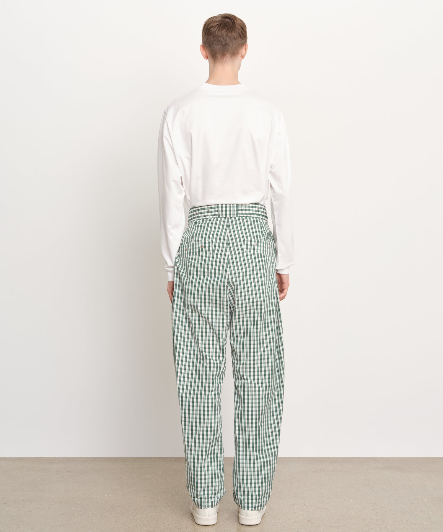 The model is 189 cm tall and is wearing a size 3 in Green.