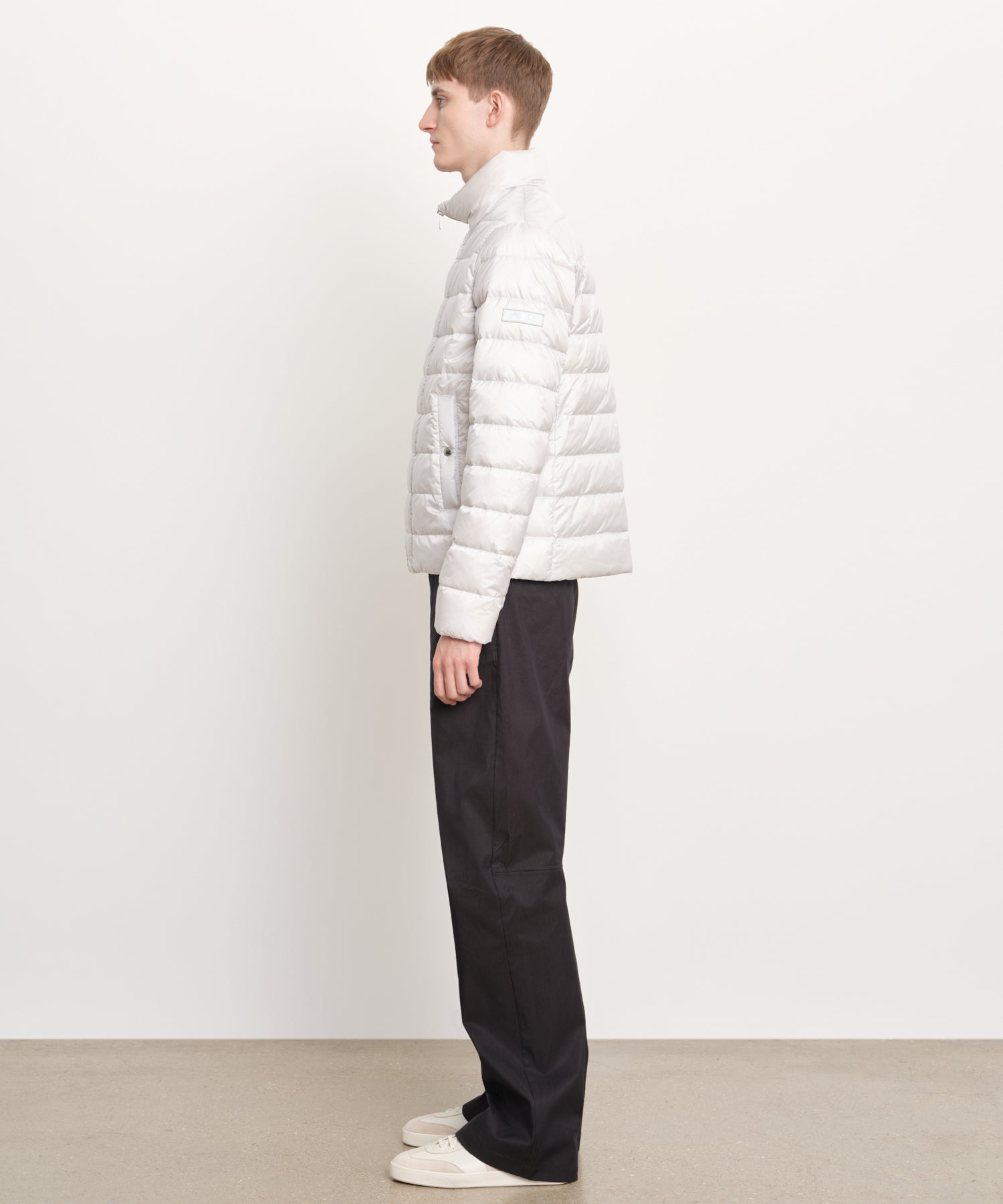 The model is 189 cm tall and is wearing a size 3 in Light Gray.