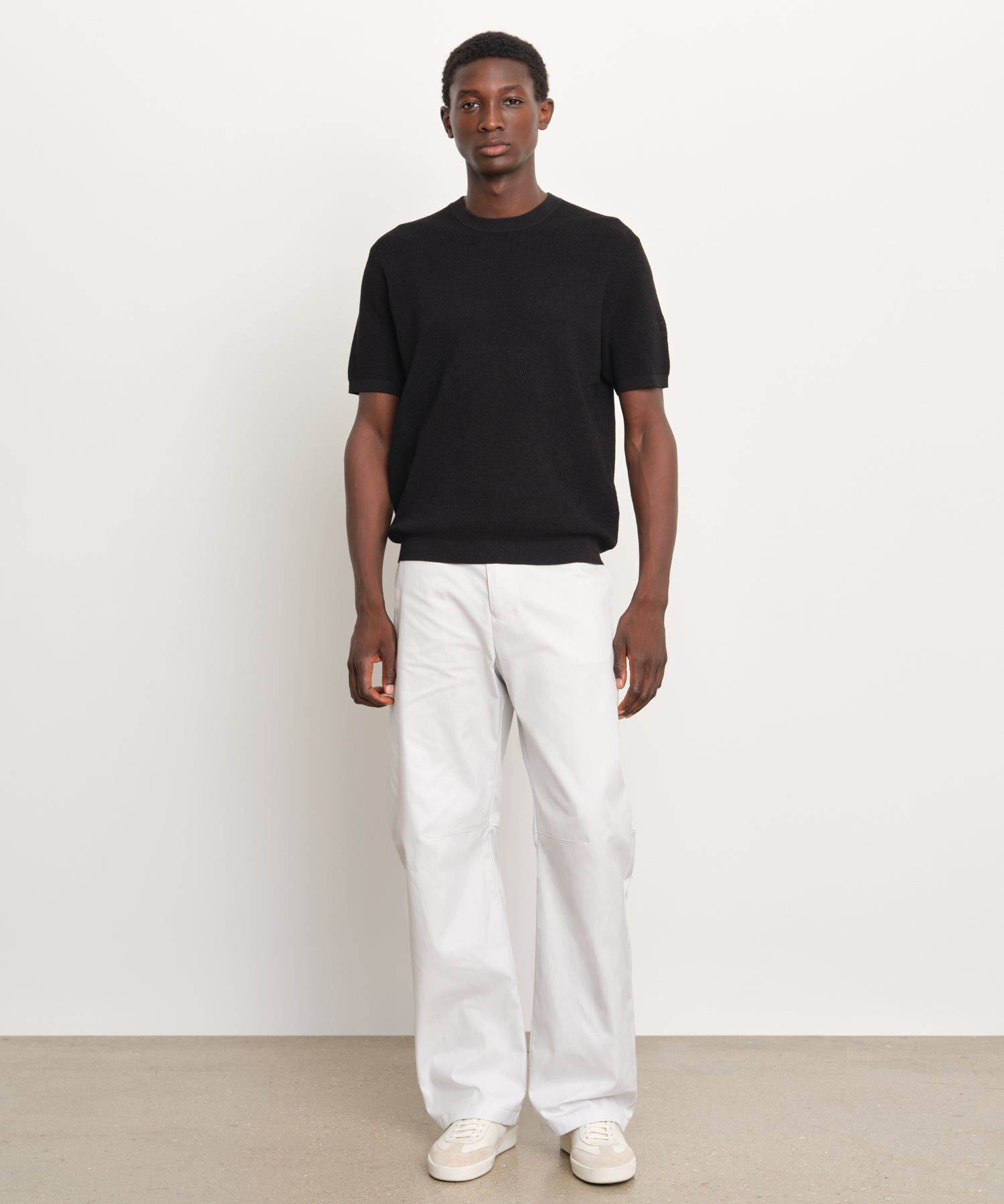 The model is 189 cm tall and is wearing a size 3 in BLACK.