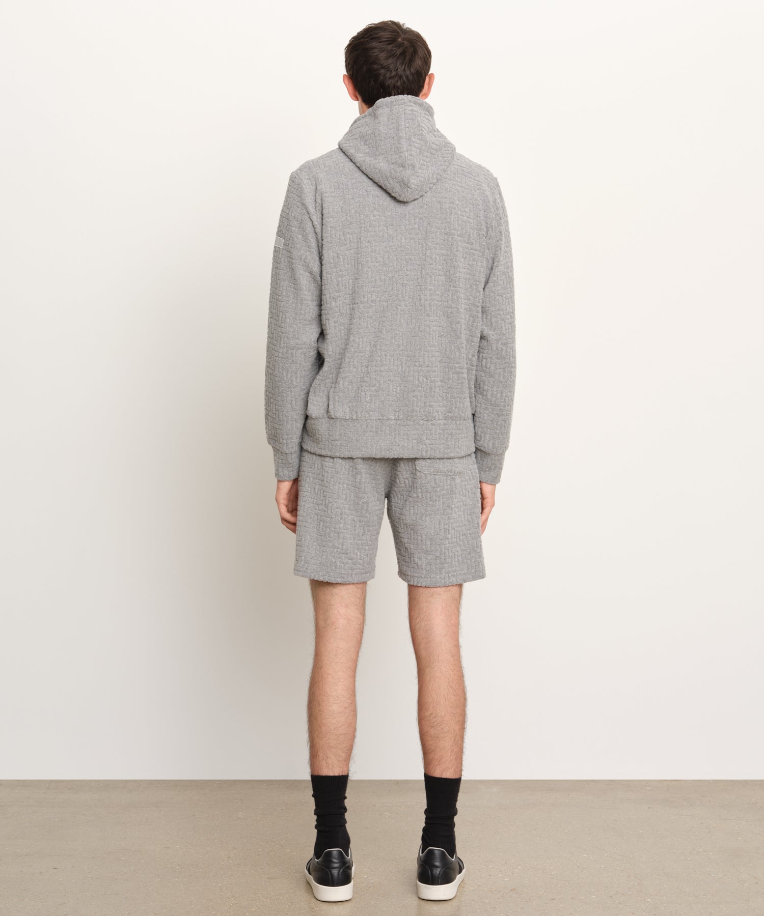The model is 189 cm tall and is wearing a size 3 in LIGHT GRAY.