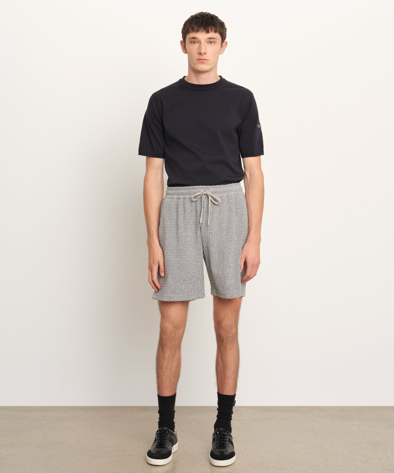 The model is 189 cm tall and is wearing a size 3 in LIGHT GRAY.