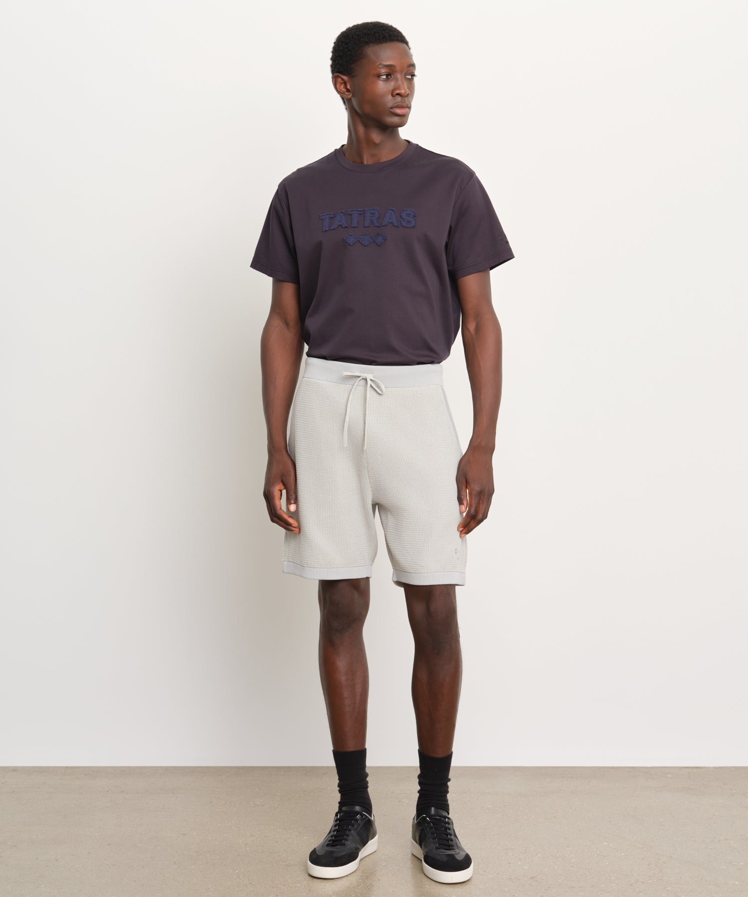 The model is 189 cm tall and is wearing a size 3 in Light Gray.