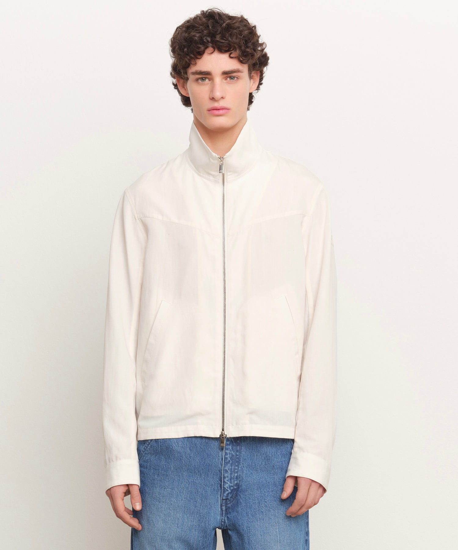 The model is 185 cm tall and is wearing a size 3 in IVORY.