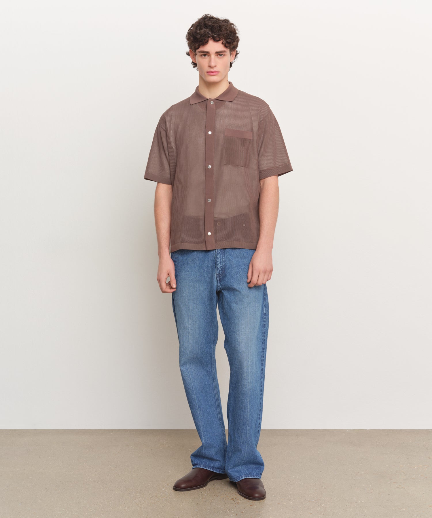 The model is 185 cm tall and is wearing a size 3 in MOCHA.